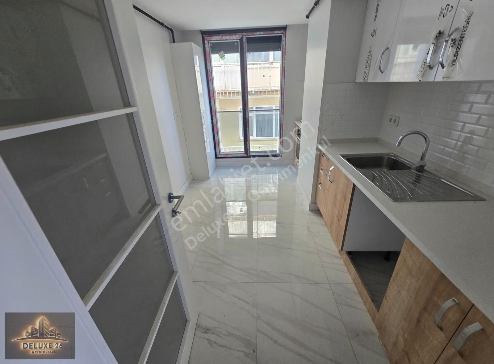 Deluxe 26 'dan Nezih Muhitte Manzaralı Otoparklı 3+1 Ferah Daire - Görsel 33