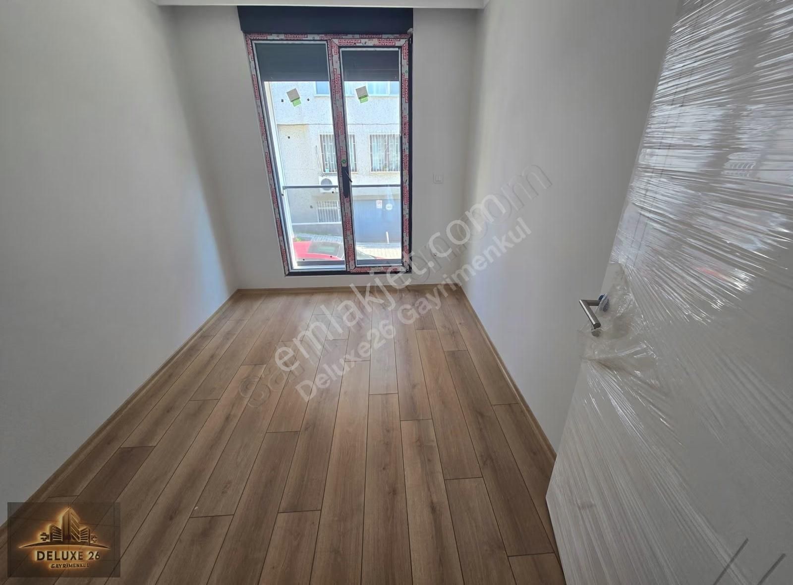 Deluxe 26 'dan Nezih Muhitte Manzaralı Otoparklı 3+1 Ferah Daire - Görsel 9