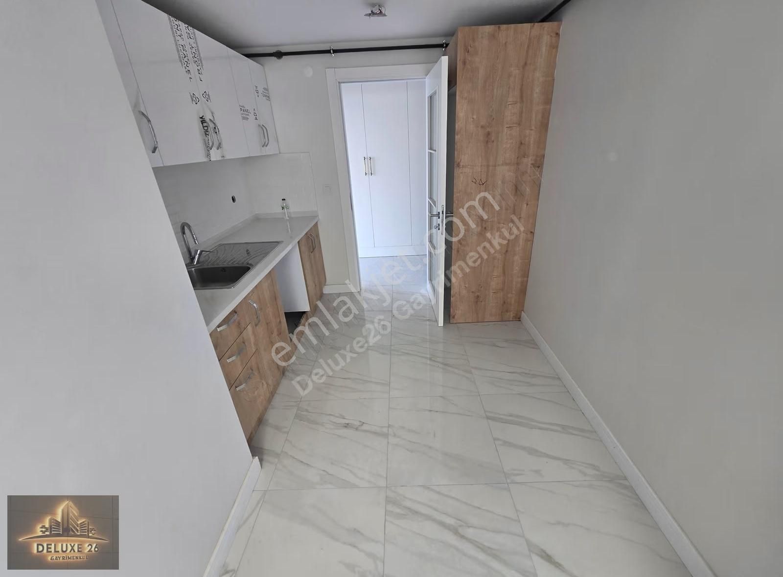 Deluxe 26 'dan Nezih Muhitte Manzaralı Otoparklı 3+1 Ferah Daire - Görsel 19