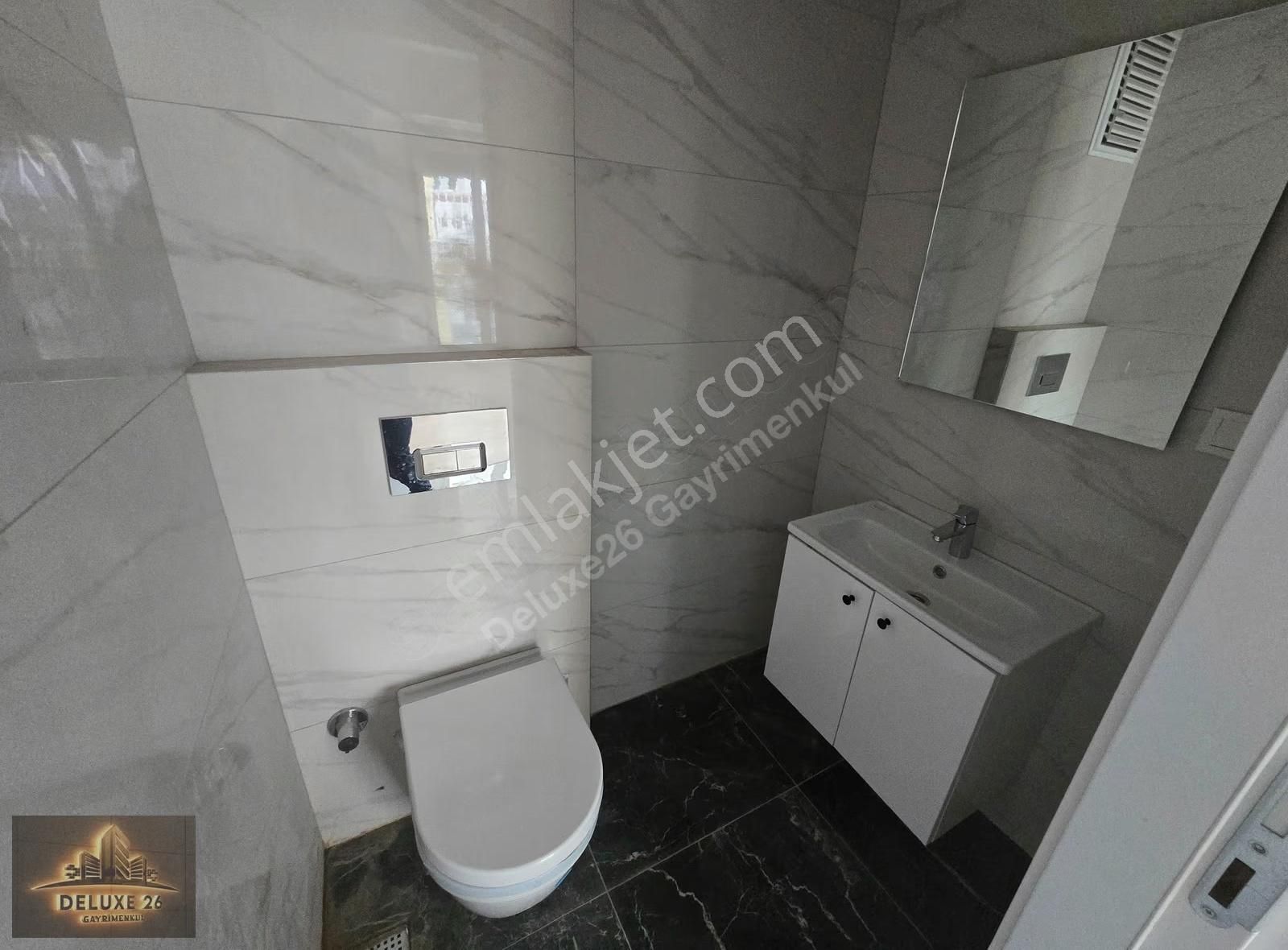 Deluxe 26 'dan Nezih Muhitte Manzaralı Otoparklı 3+1 Ferah Daire - Görsel 14