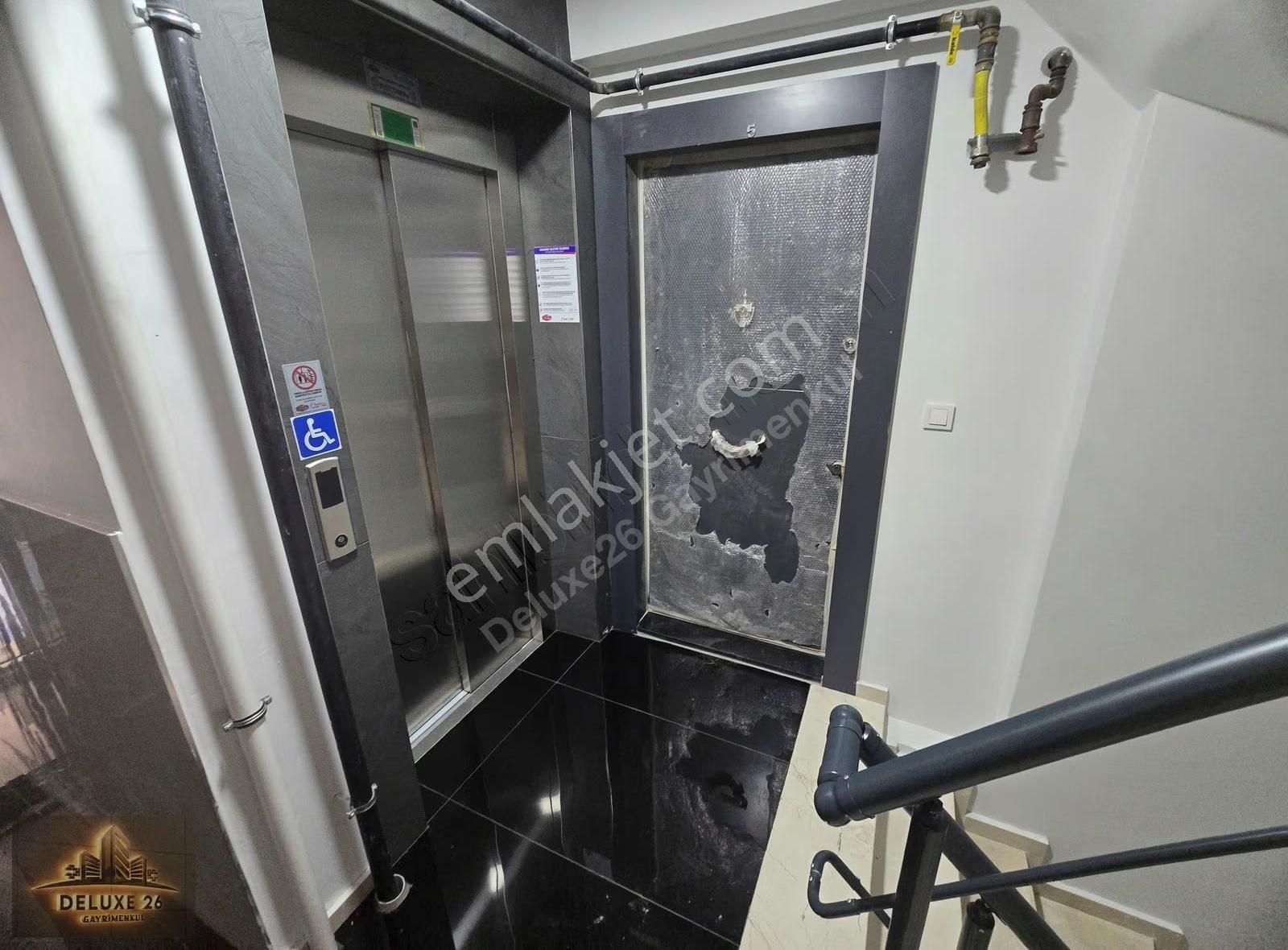 Deluxe 26 'dan Nezih Muhitte Manzaralı Otoparklı 3+1 Ferah Daire - Görsel 21