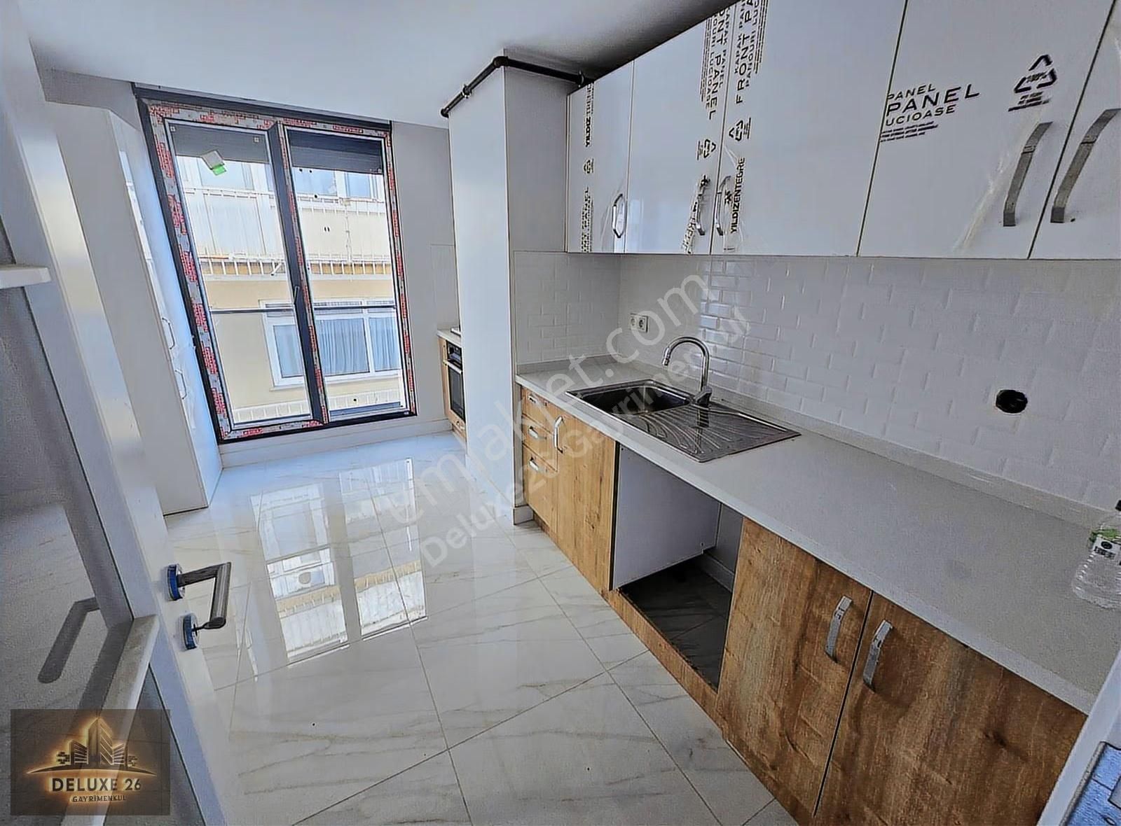 Deluxe 26 'dan Nezih Muhitte Manzaralı Otoparklı 3+1 Ferah Daire - Görsel 28