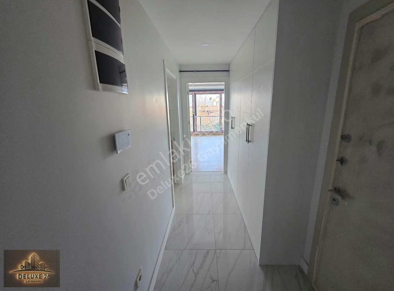 Deluxe 26 'dan Nezih Muhitte Manzaralı Otoparklı 3+1 Ferah Daire - Görsel 5