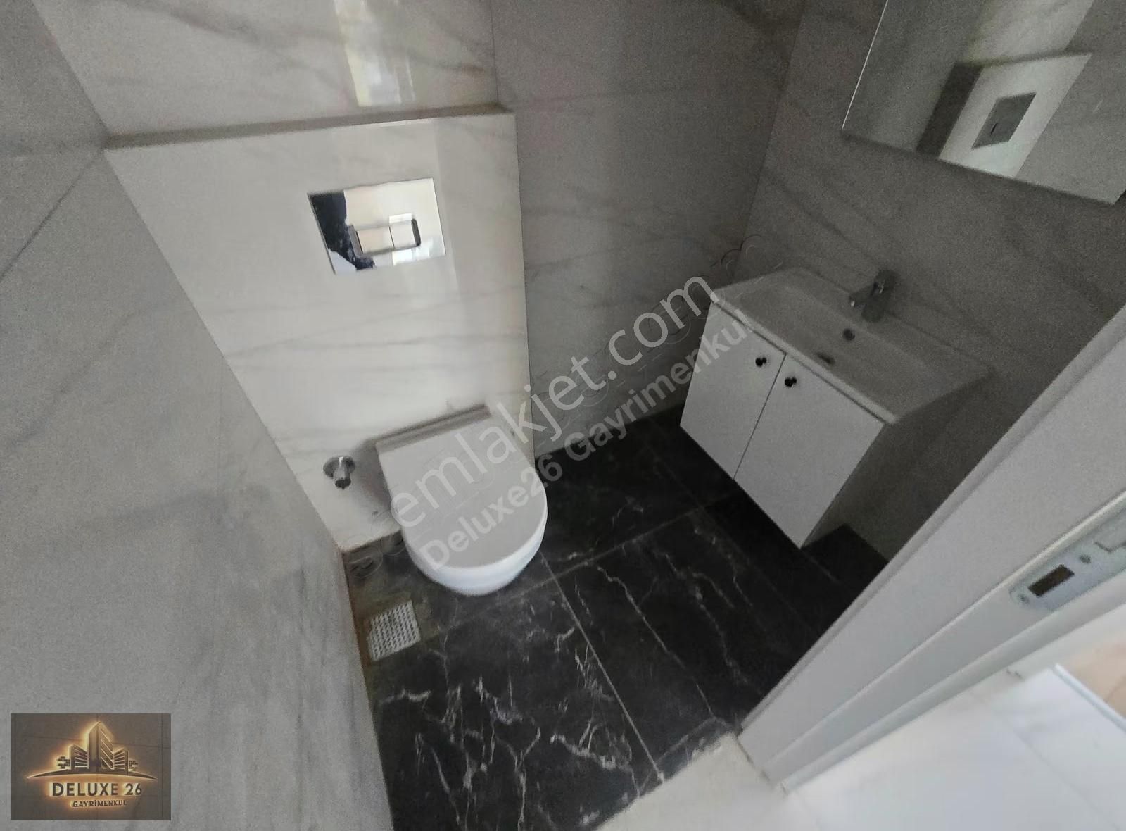 Deluxe 26 'dan Nezih Muhitte Manzaralı Otoparklı 3+1 Ferah Daire - Görsel 26