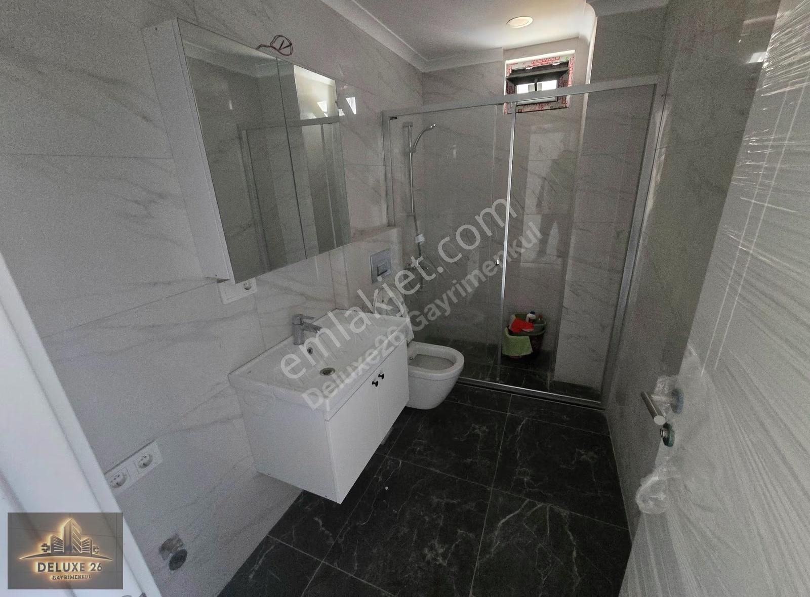 Deluxe 26 'dan Nezih Muhitte Manzaralı Otoparklı 3+1 Ferah Daire - Görsel 2