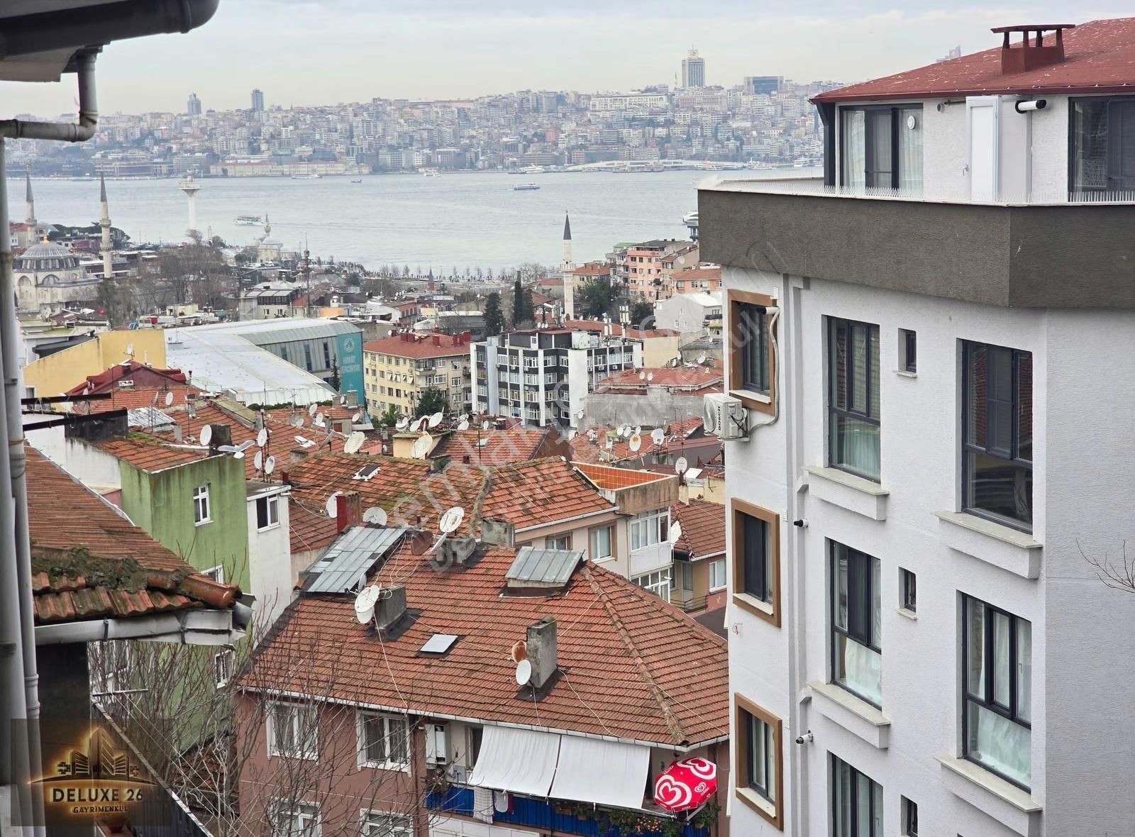 Deluxe 26 ' Dan Deniz Manzaralı Balkonlu İçi Yapılı 2+1 Daire - Görsel 2