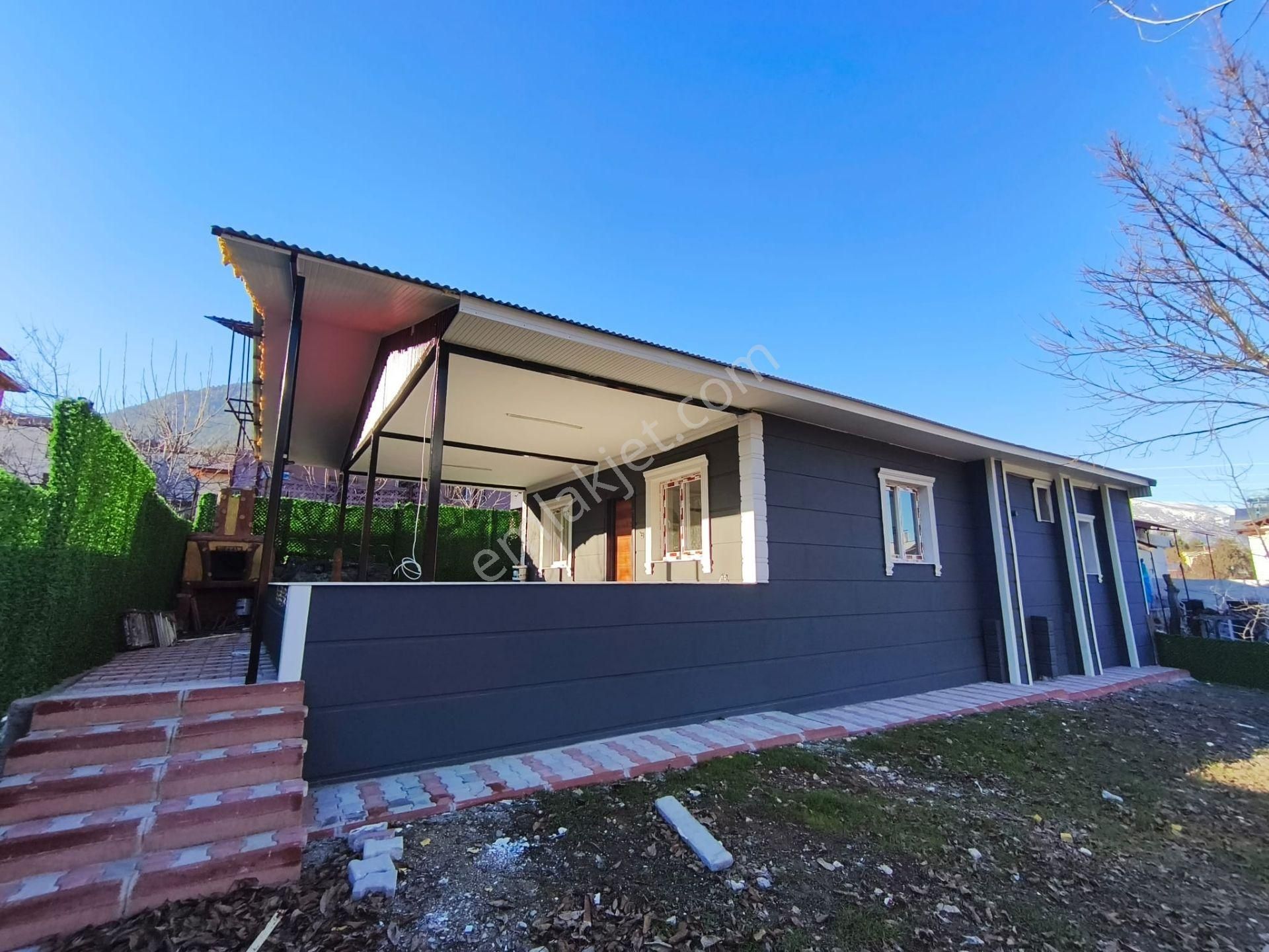 Kar Emlaktan Akçatekir Çarşı Merkezine Yakın 330m2 Arsa İçinde 3+1 Satılık Müstakil Ev