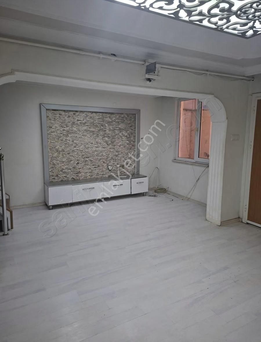 İstiklal Mahallesi Geniş Kiralık Daire -artvin Emlak-