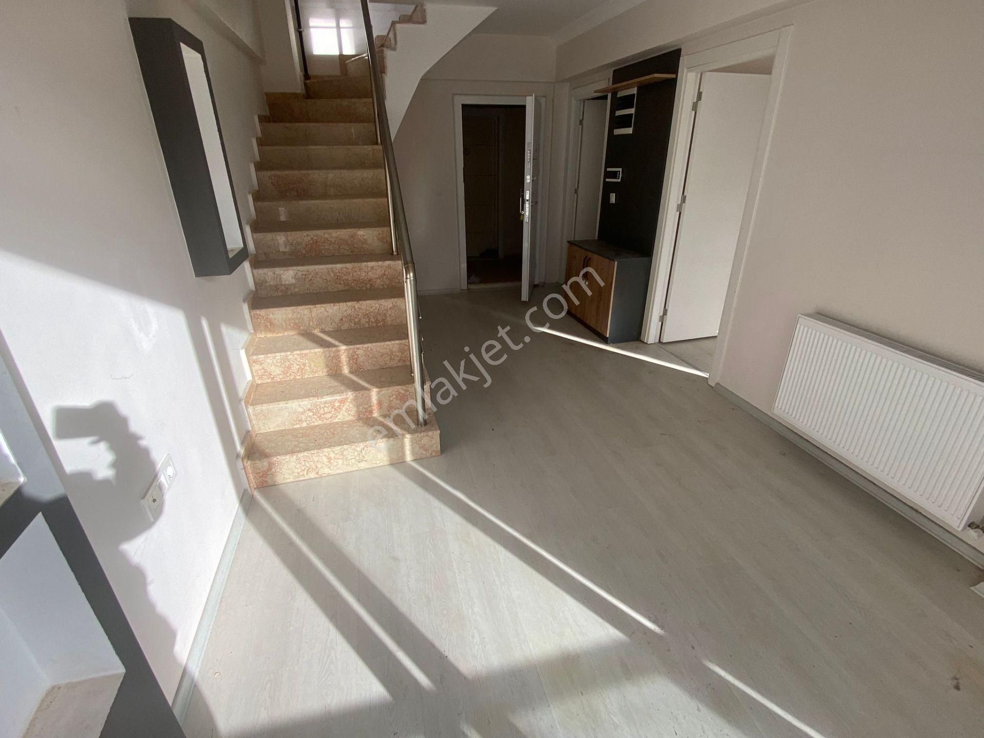 Menemen Seyrek Cumhuriyet Mah.de 2+1 60m2 Dgazlı Dublex Asansörlü Kiralık Daire - Görsel 16