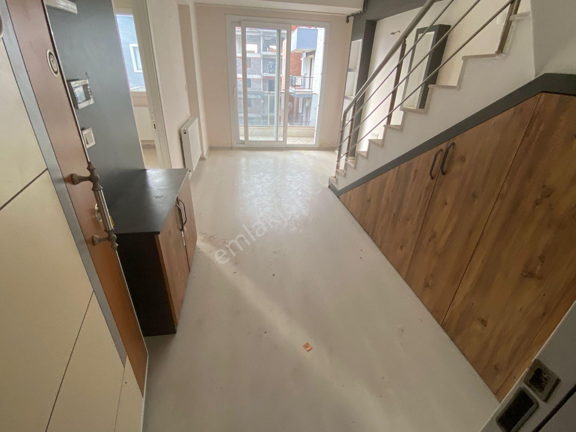 Menemen Seyrek Cumhuriyet Mah.de 2+1 60m2 Dgazlı Dublex Asansörlü Kiralık Daire - Görsel 14