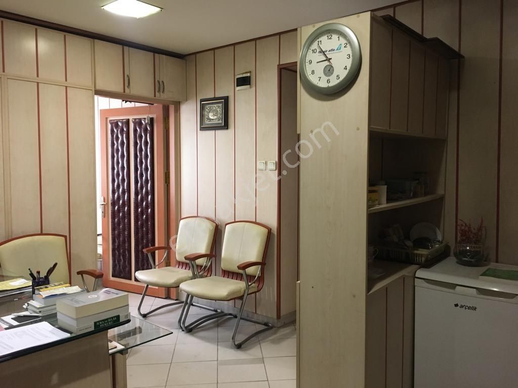 İncirli Caddesinde 32m2 Eşyalı 2 Bölümlü Klimalı Asansörlü - Görsel 3