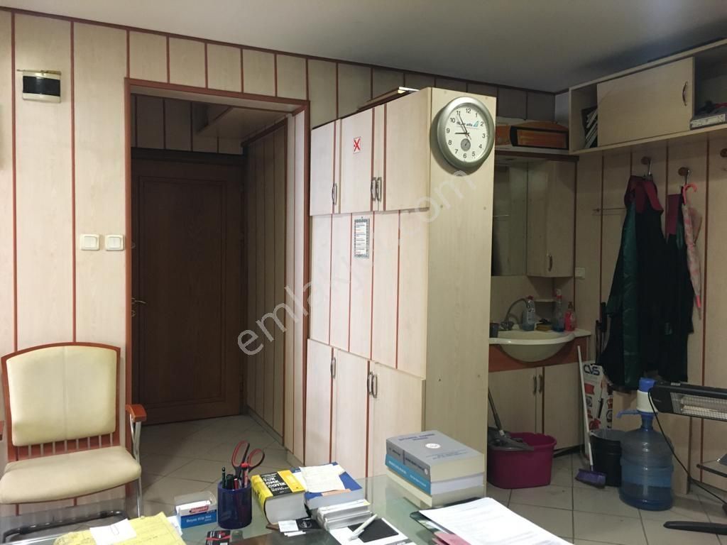 İncirli Caddesinde 32m2 Eşyalı 2 Bölümlü Klimalı Asansörlü - Görsel 2