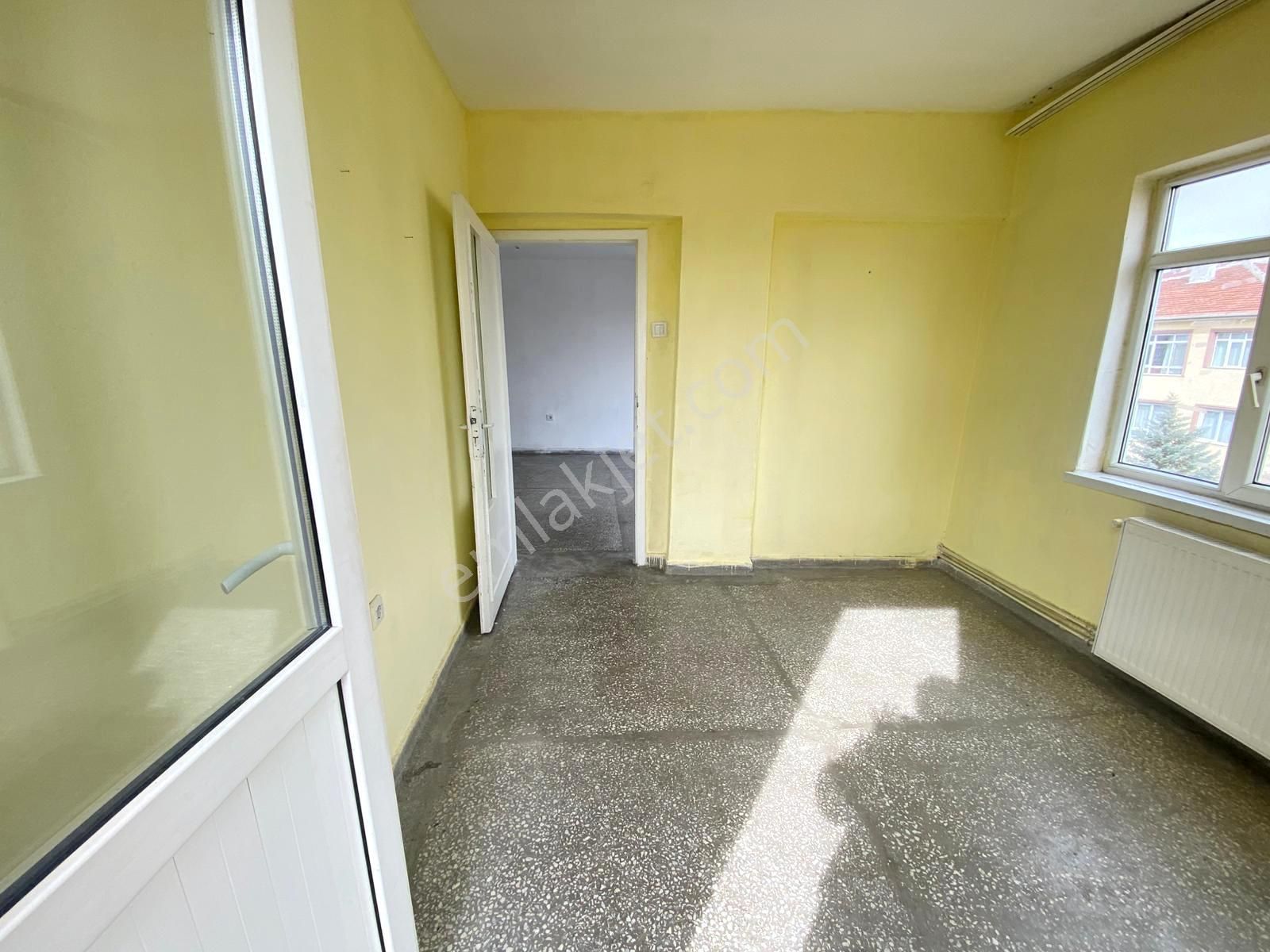 Uzman Emlak'dan Etlik Mh'de Adnan Yüksel Caddesine 1 Bina Mesafede Orta Katta 3+1 Daire - Görsel 5