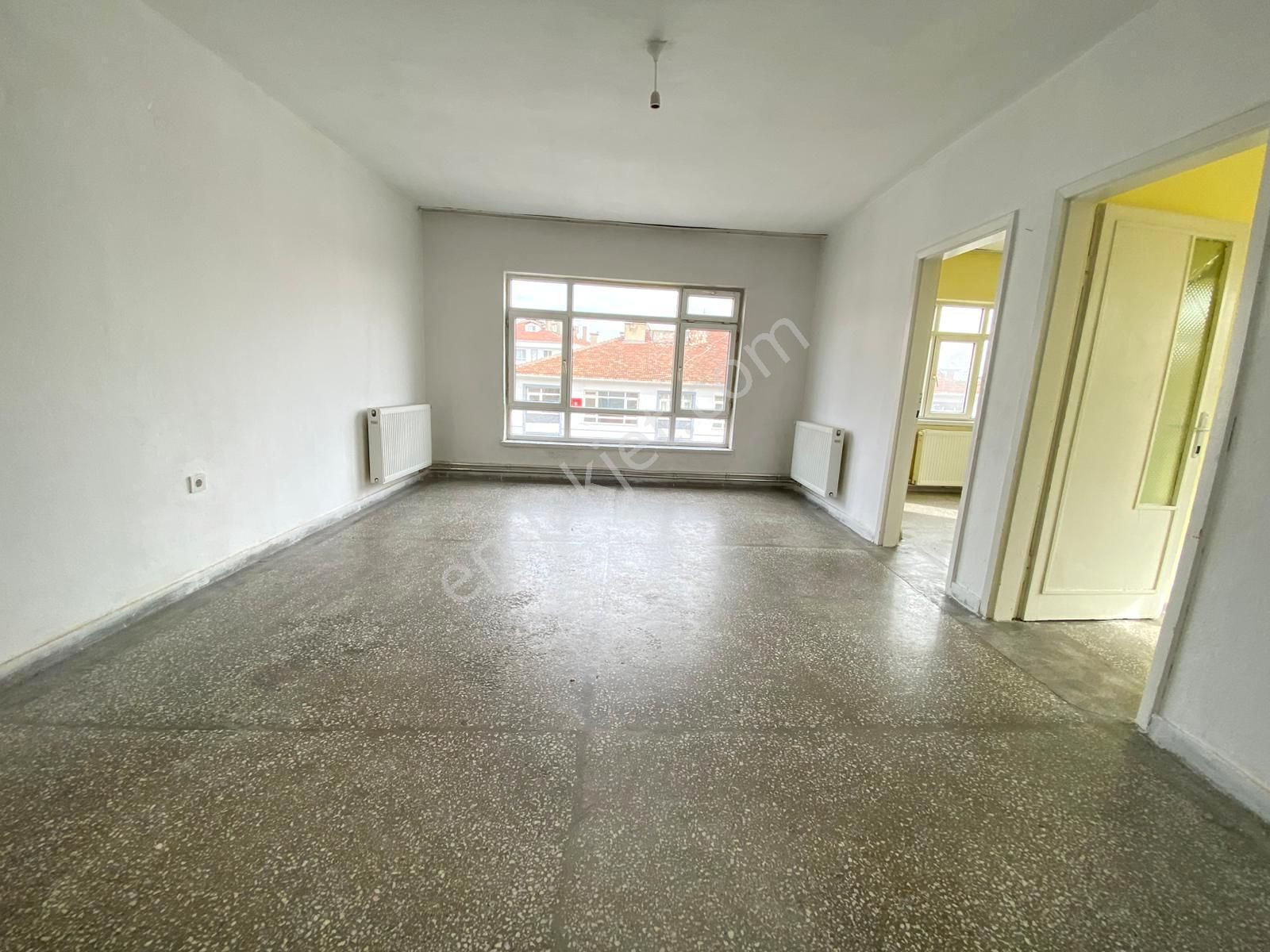 Uzman Emlak'dan Etlik Mh'de Adnan Yüksel Caddesine 1 Bina Mesafede Orta Katta 3+1 Daire - Görsel 2