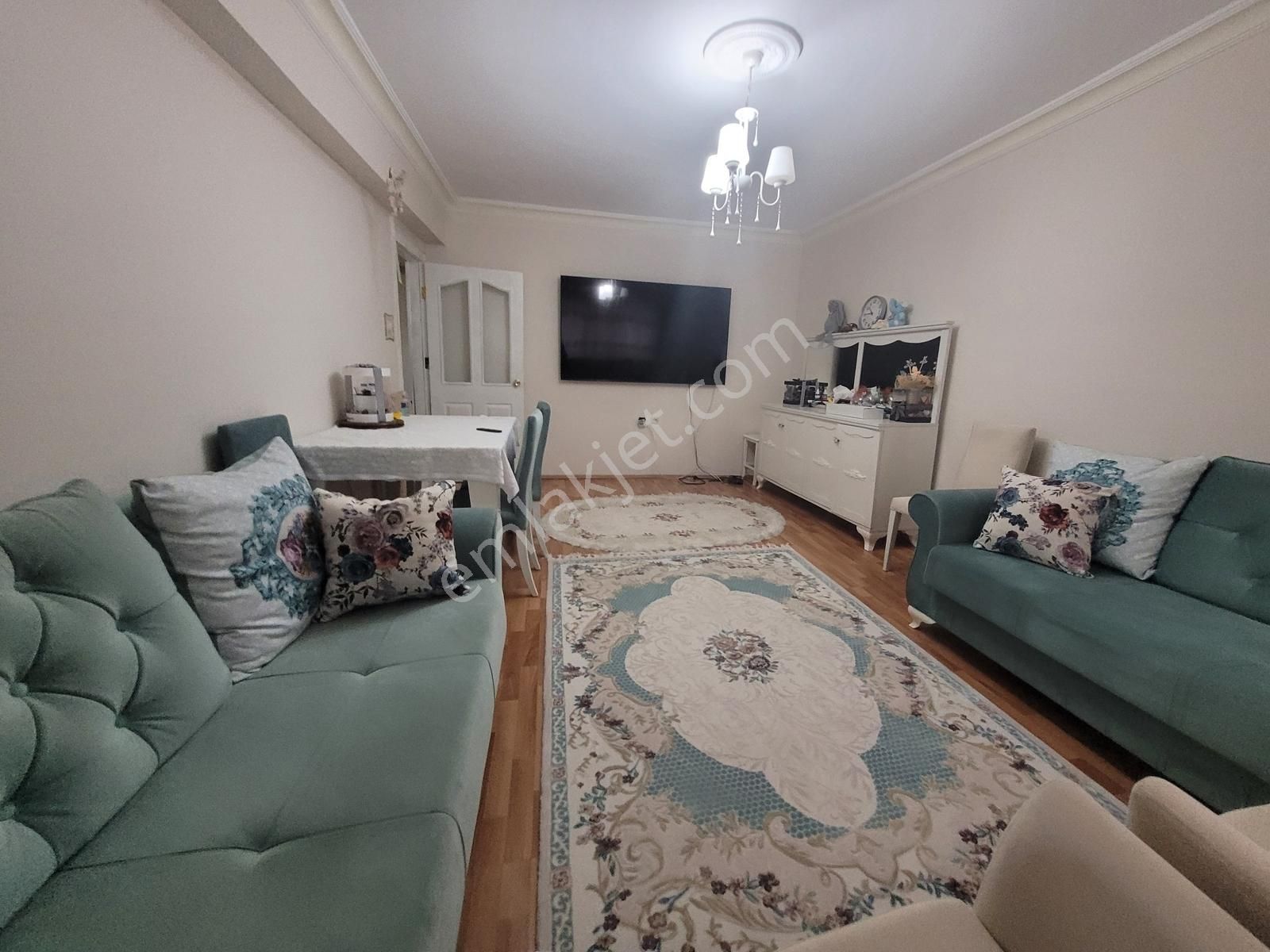 Yayla Mahallesi'nde Yatırımlık & Bakımlı 3 Oda 1 Salon Daire