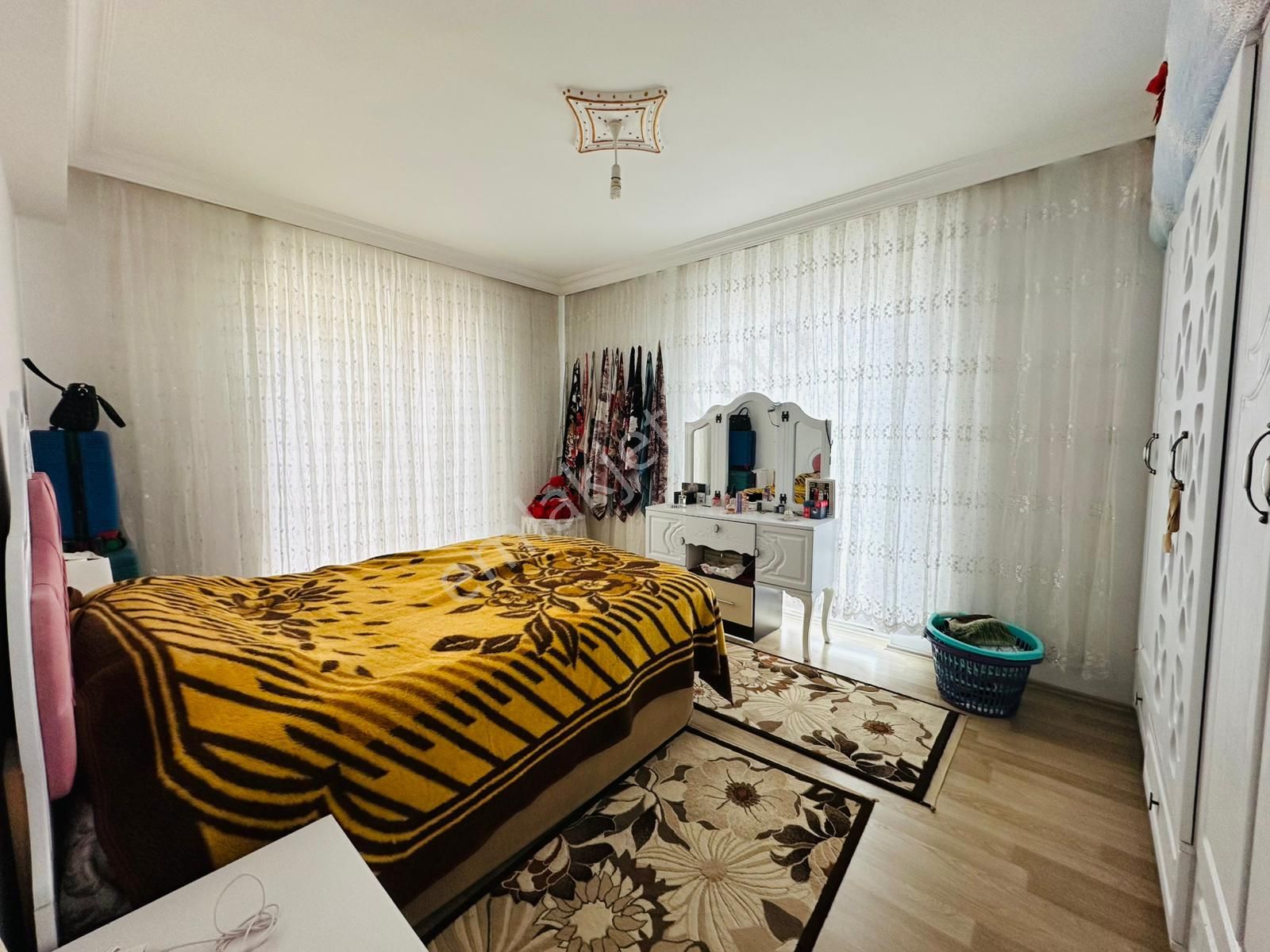 Beşikkaya'da 3+1 Asansörlü Ara Kat Satılık Daire !!! - Görsel 12