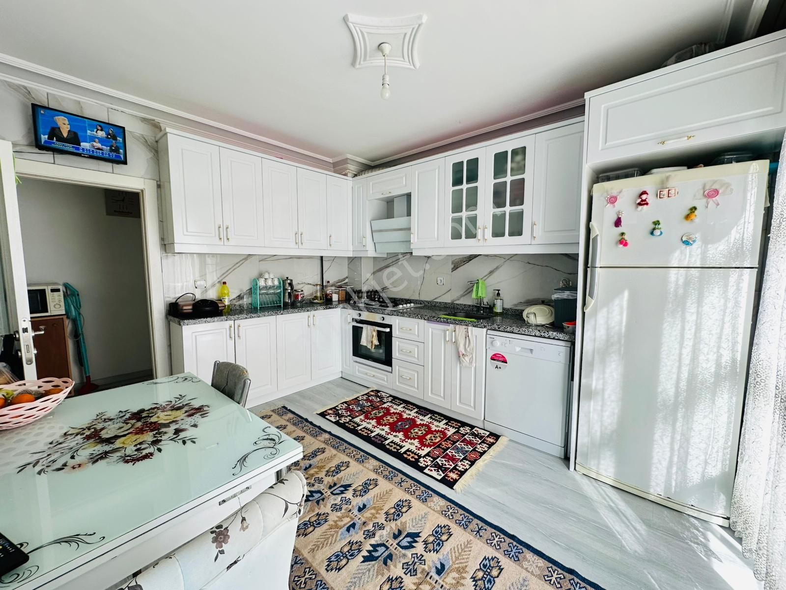 Beşikkaya'da 3+1 Asansörlü Ara Kat Satılık Daire !!! - Görsel 3