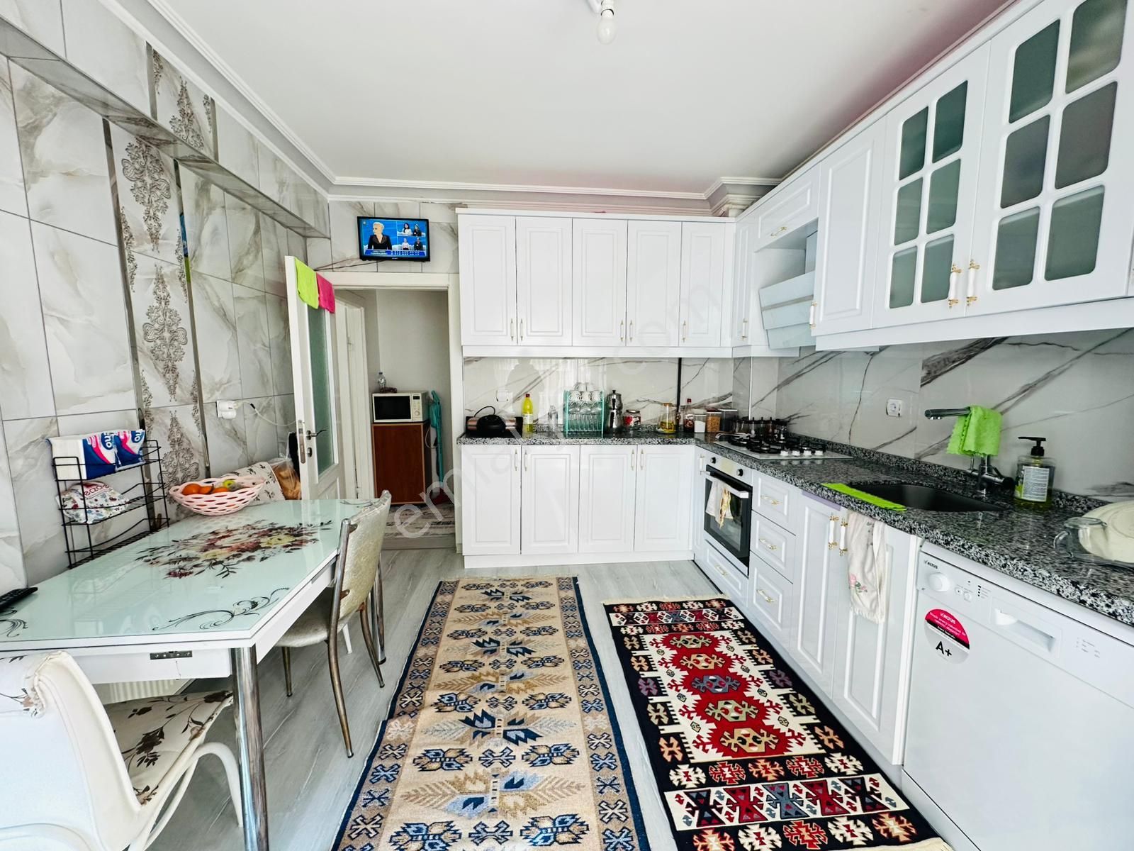 Beşikkaya'da 3+1 Asansörlü Ara Kat Satılık Daire !!! - Görsel 4