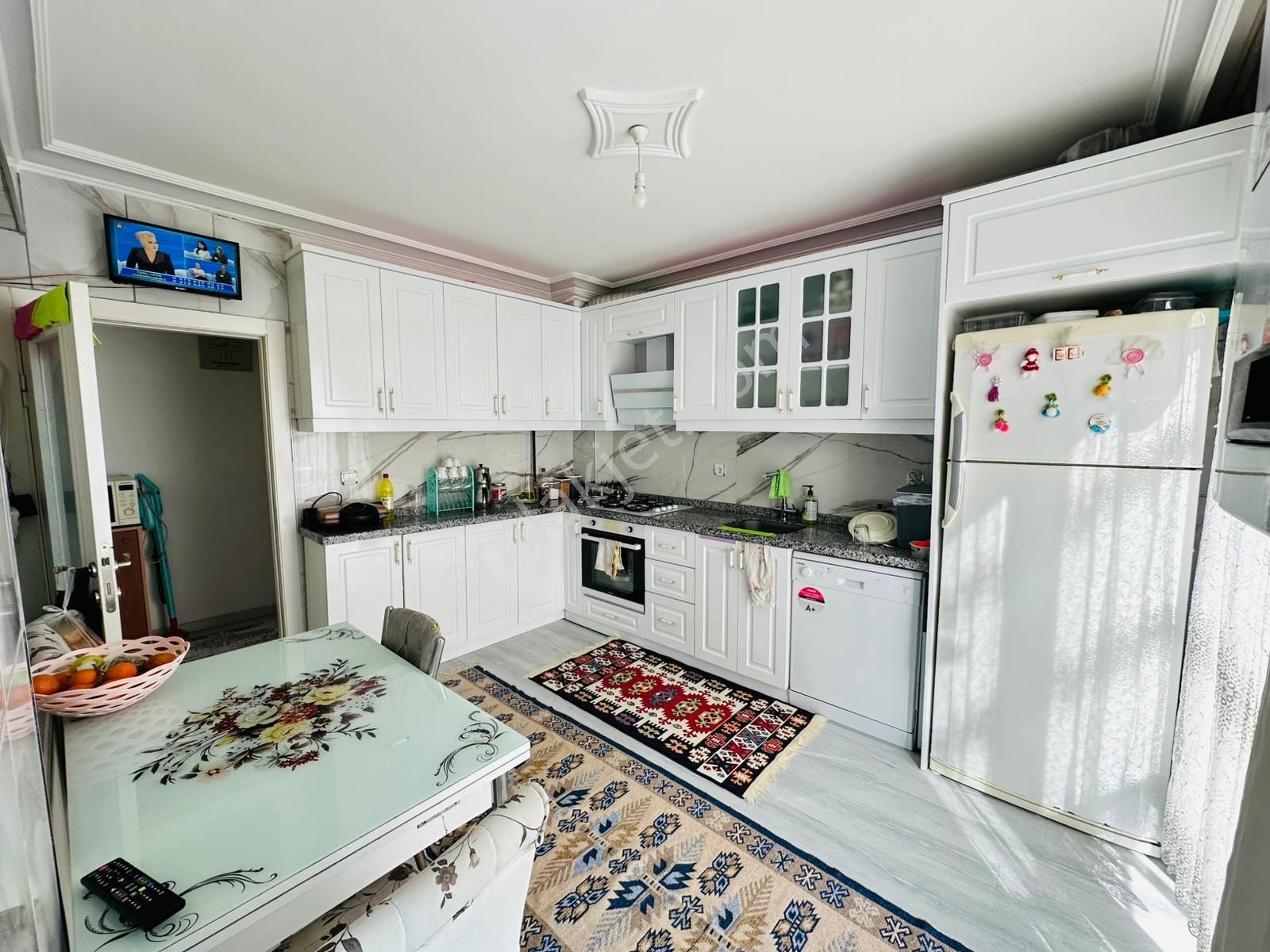 Beşikkaya'da 3+1 Asansörlü Ara Kat Satılık Daire !!!