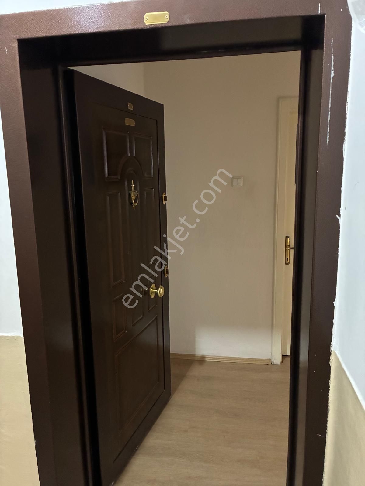 Filiz'den Yukarı Bahçelievler 35.sok Katta Satılık 3+1 Arka Cephe - Görsel 3