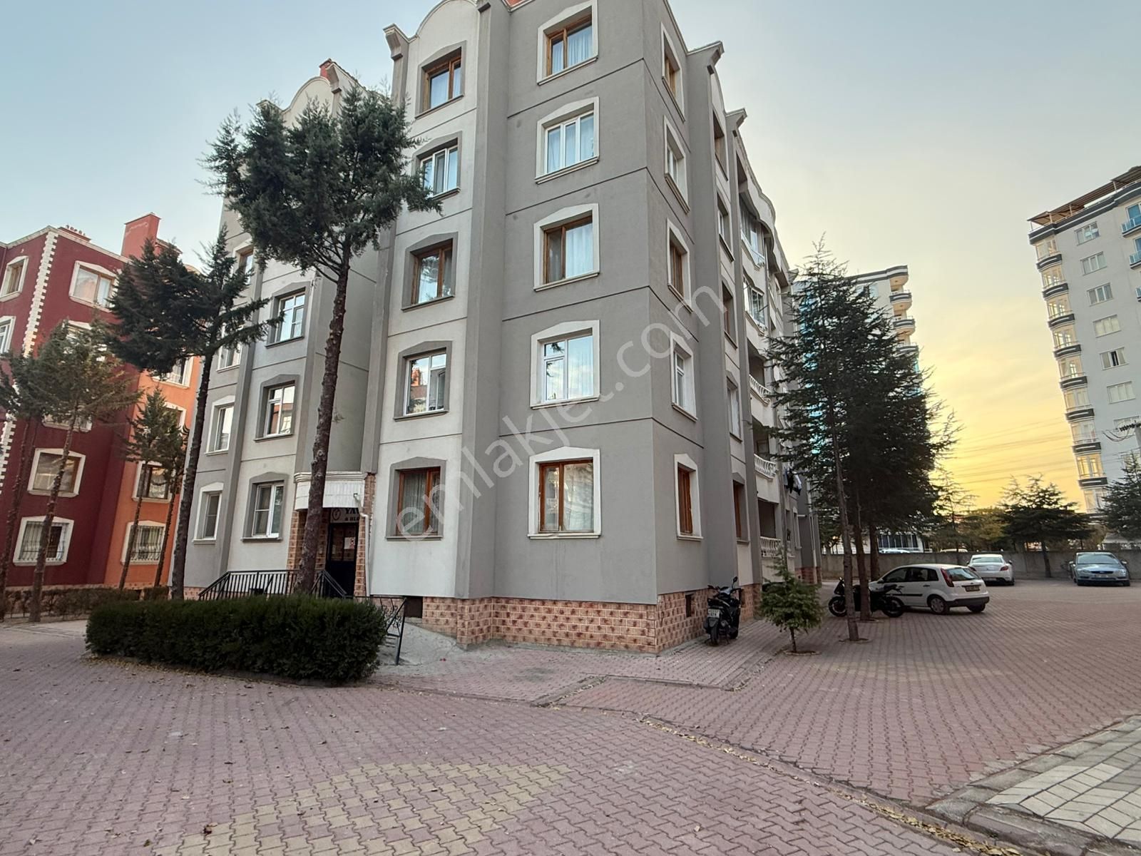 Bosna Hersek Mahallesi Kıvılcım Bulvarı Yakını 3+1 Arakat Site İçi Satılık Daire - Görsel 31
