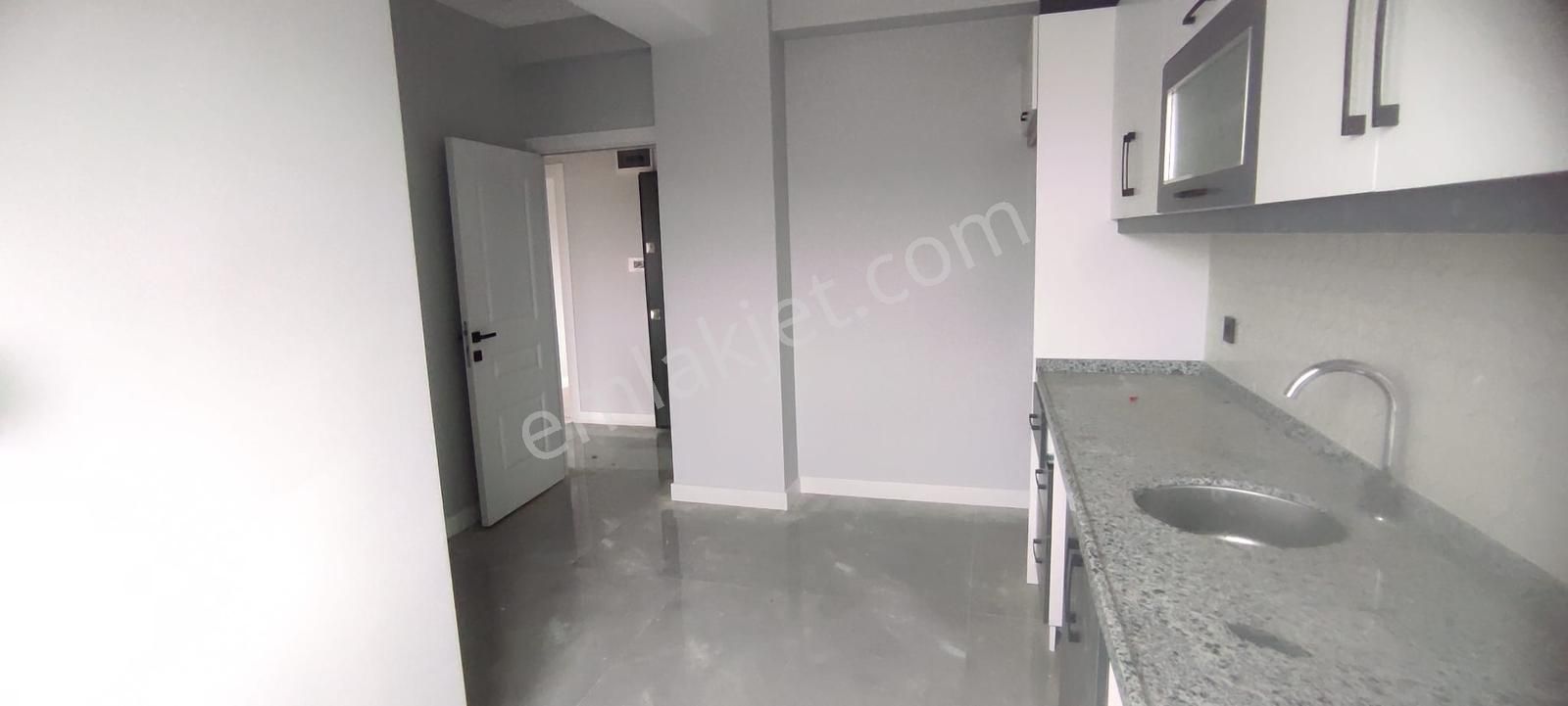 Sancaktepe Yenidoğan Mahallesi'nde Boş 2+1 Daire - Görsel 2