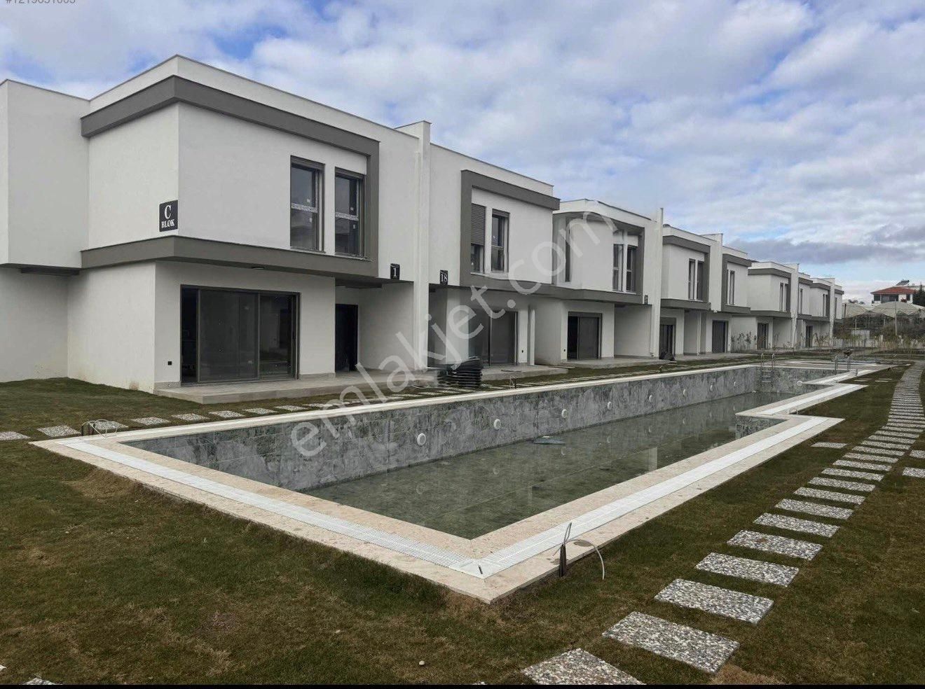 Davutlar'da Denize 800 Metre Mesafe'de 3+1 Lüks Satılık Villa - Görsel 10