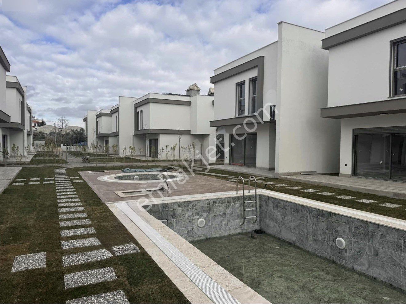 Davutlar'da Denize 800 Metre Mesafe'de 3+1 Lüks Satılık Villa - Görsel 12