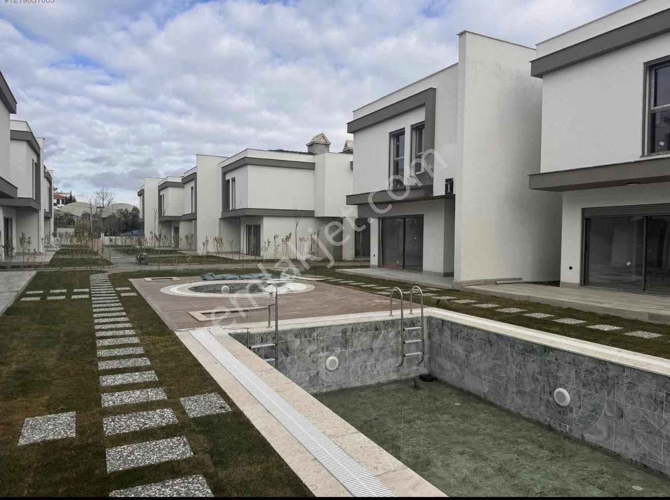 Davutlar'da Denize 800 Metre Mesafe'de 3+1 Lüks Satılık Villa - Görsel 9