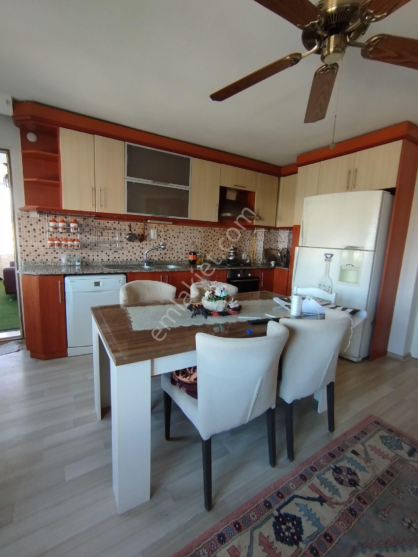 İzmir Bayar Gayrimenkul'den Çevik Bir Meydanı'nda Eşyalı Kiralık Daire - Görsel 3