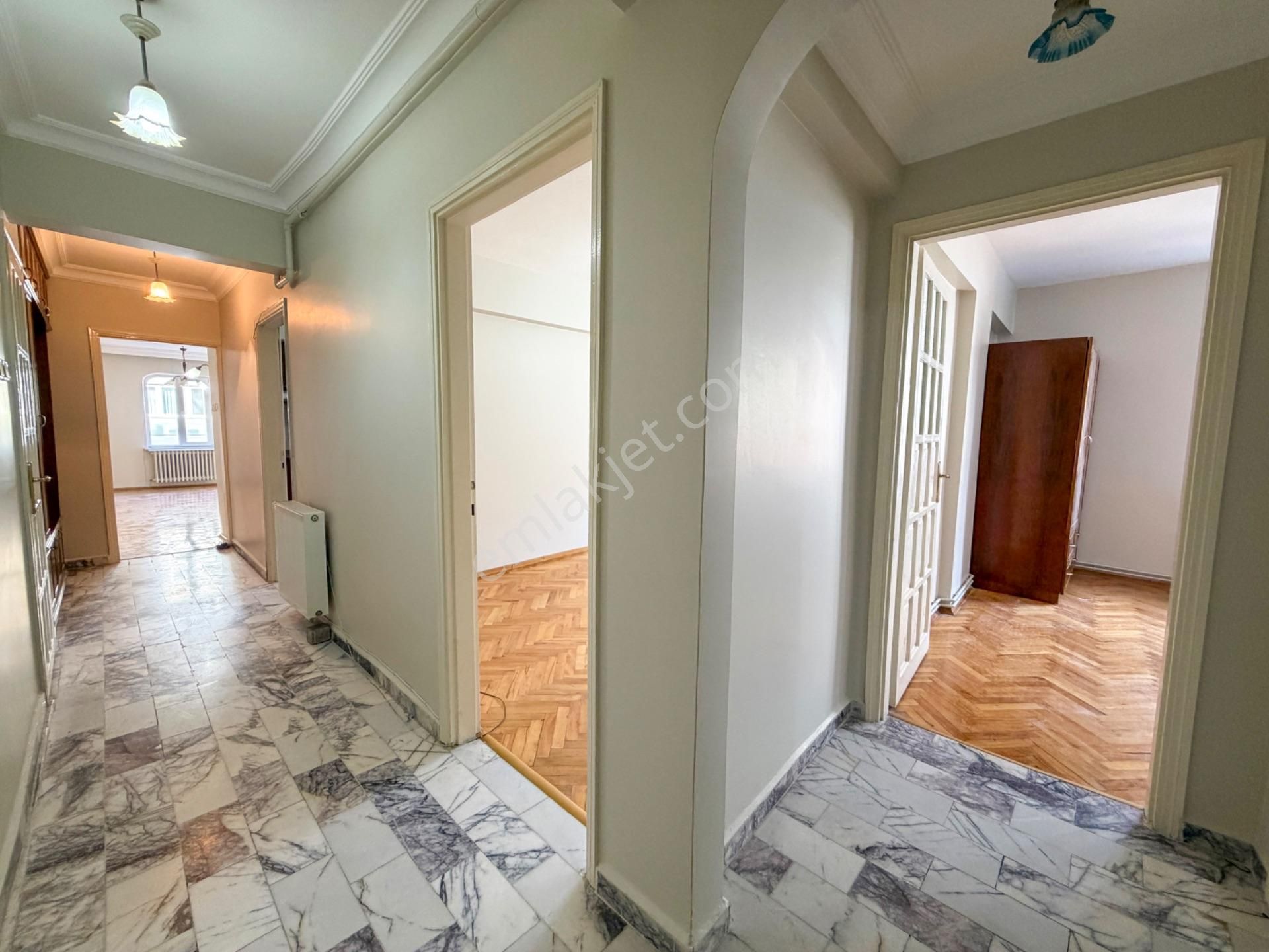 Kasaplar Mah Heykel'e Yakın Satılık Geniş 2+1 Daire - Görsel 5