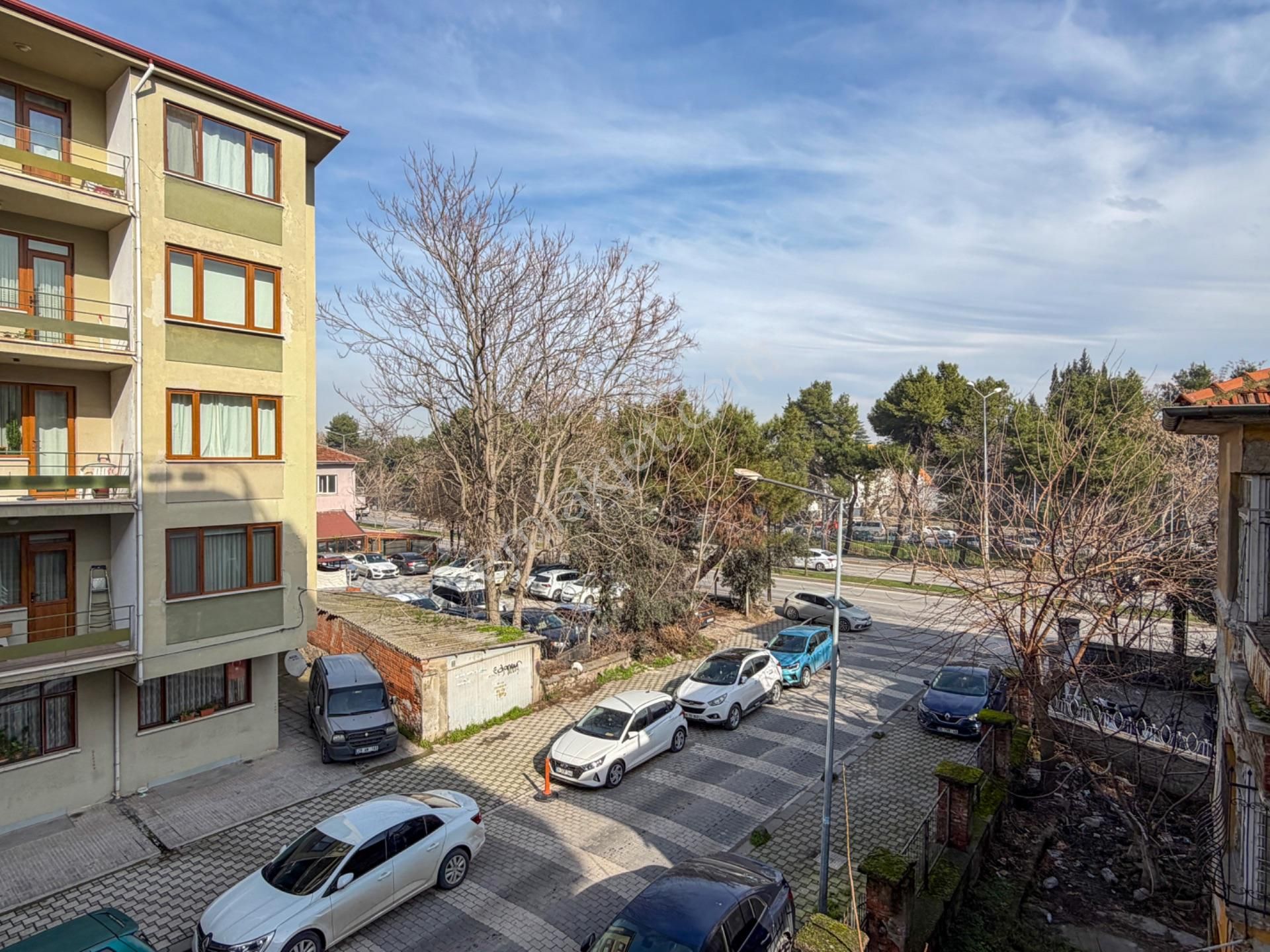 Kasaplar Mah Heykel'e Yakın Satılık Geniş 2+1 Daire - Görsel 12