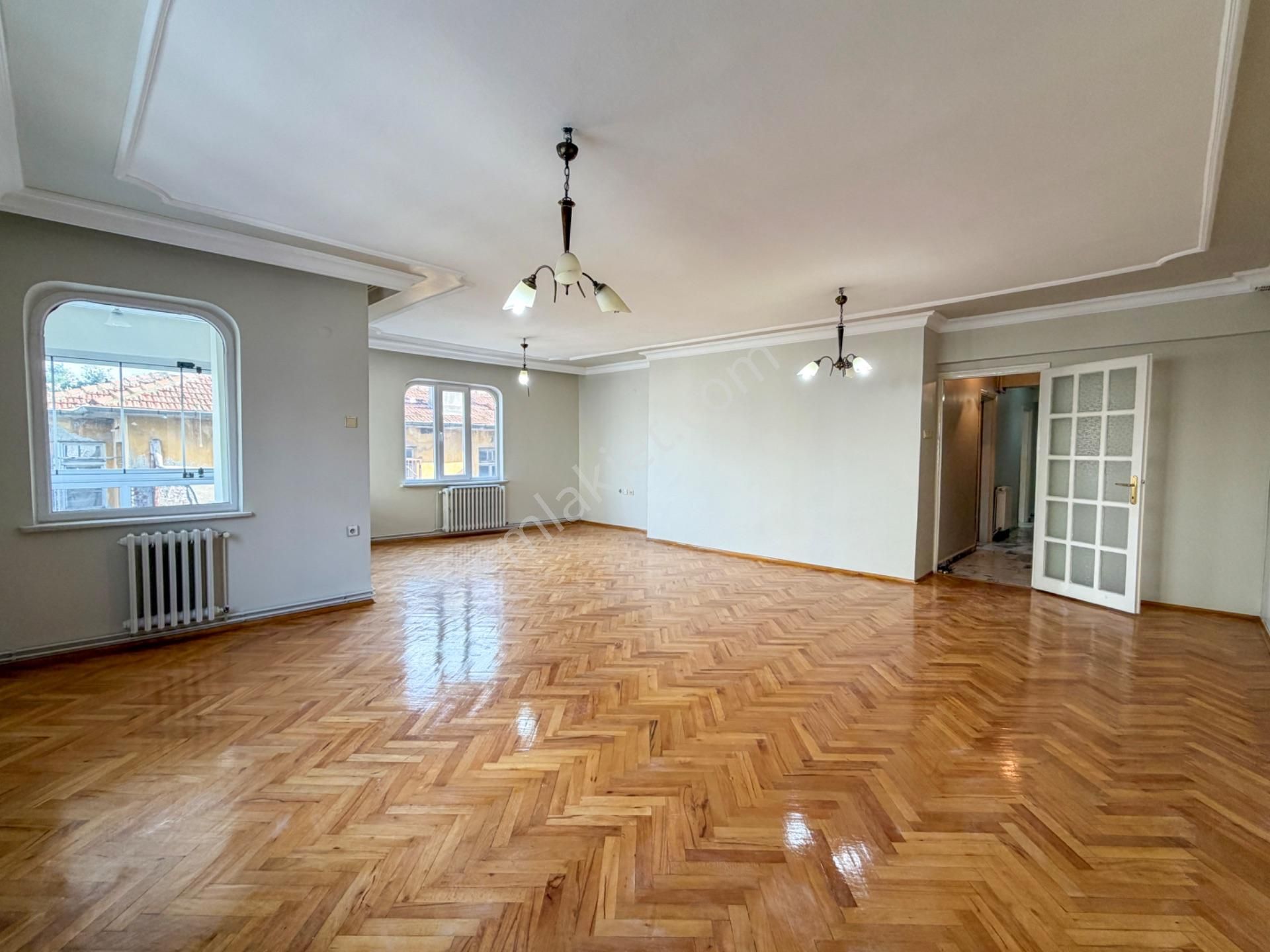 Kasaplar Mah Heykel'e Yakın Satılık Geniş 2+1 Daire - Görsel 7