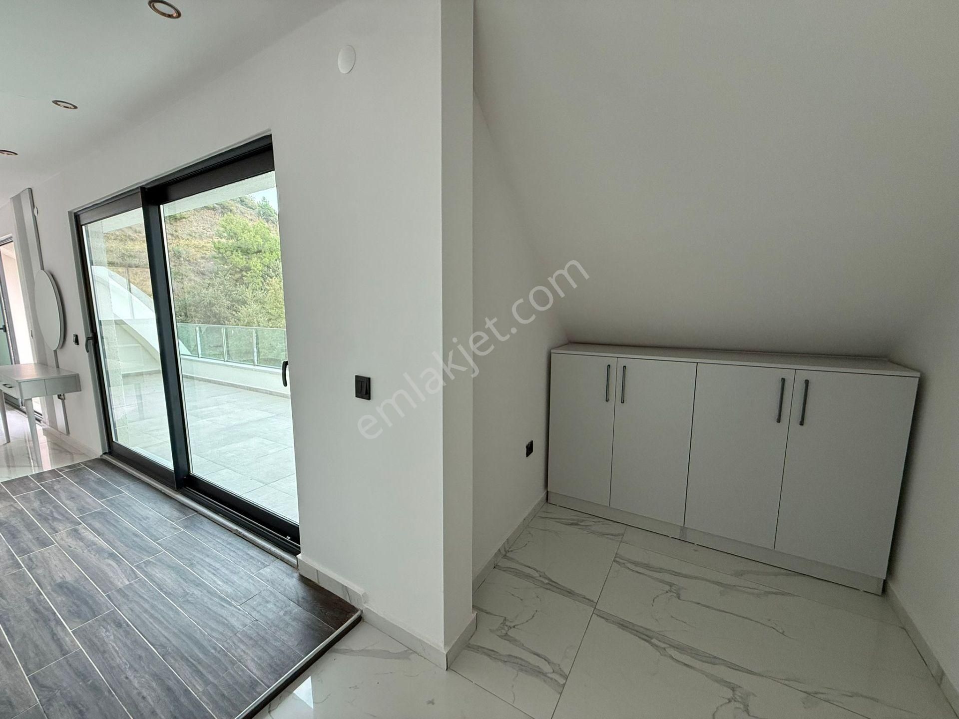 Alanya Kargıcak'ta Müstakil Havuzlu 4+1 420 M2 Triplex Villa - Görsel 24