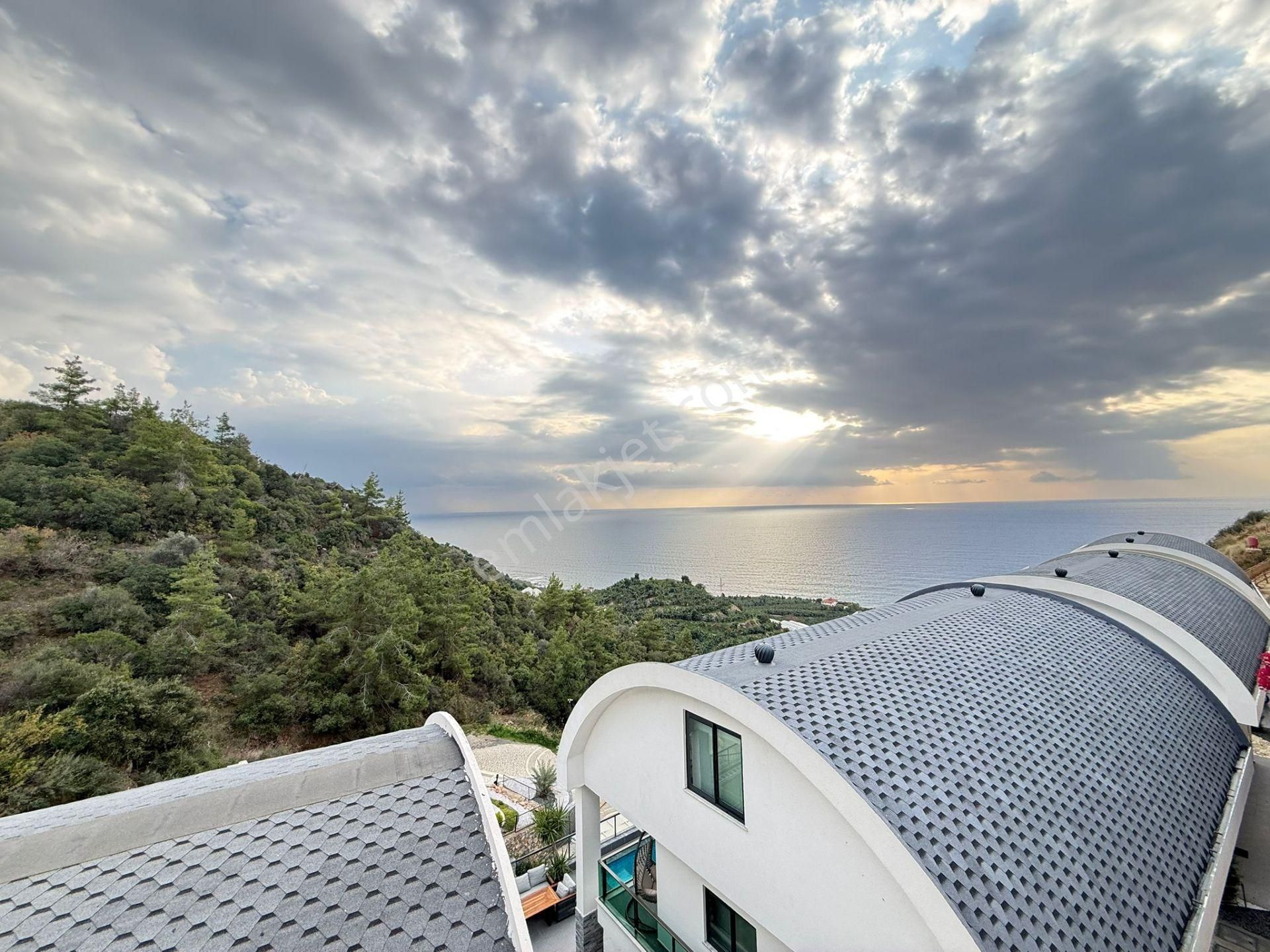 Alanya Kargıcak'ta Müstakil Havuzlu 4+1 420 M2 Triplex Villa - Görsel 4