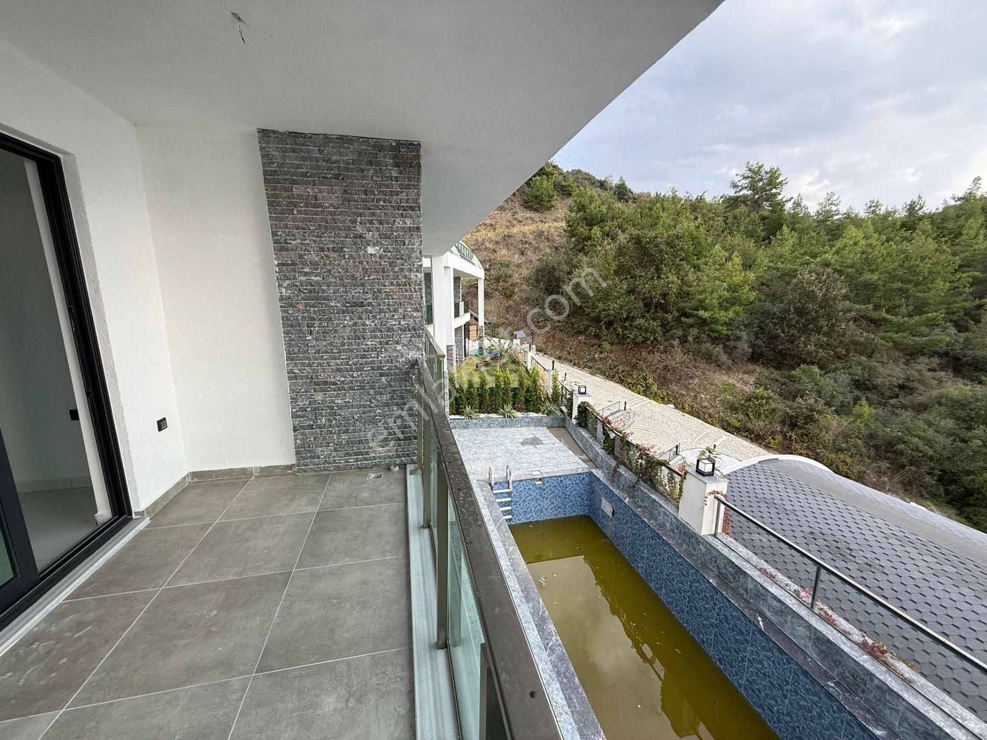 Alanya Kargıcak'ta Müstakil Havuzlu 4+1 420 M2 Triplex Villa - Görsel 18