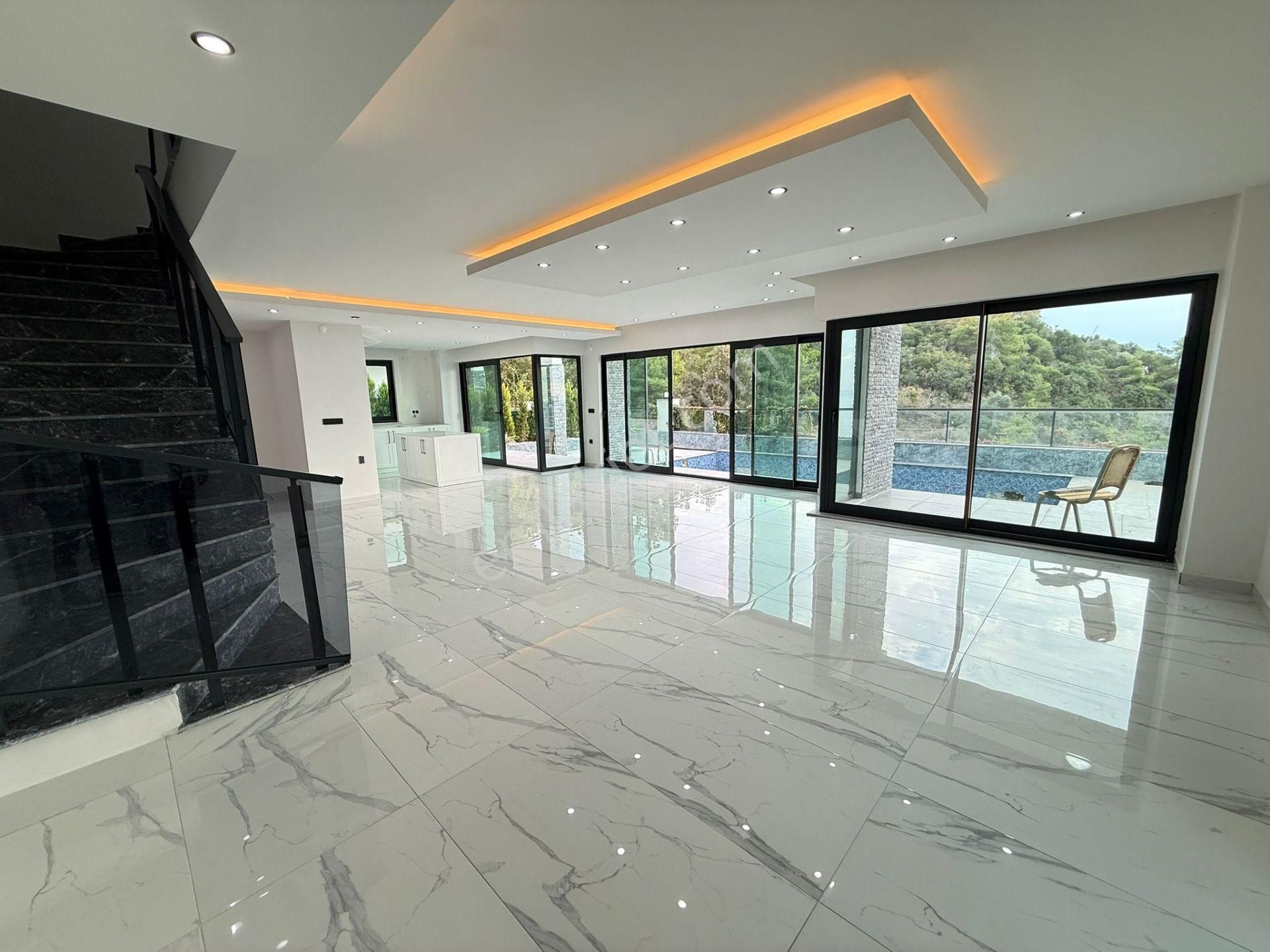 Alanya Kargıcak'ta Müstakil Havuzlu 4+1 420 M2 Triplex Villa - Görsel 8