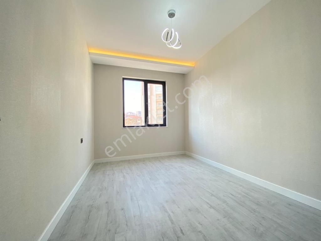 Pursaklar Mehmet Zengin Emlak'tan Kapalı Otoparklı Çift Banyolu 13.kat 4+1 Lüks Sitede Daire - Görsel 9