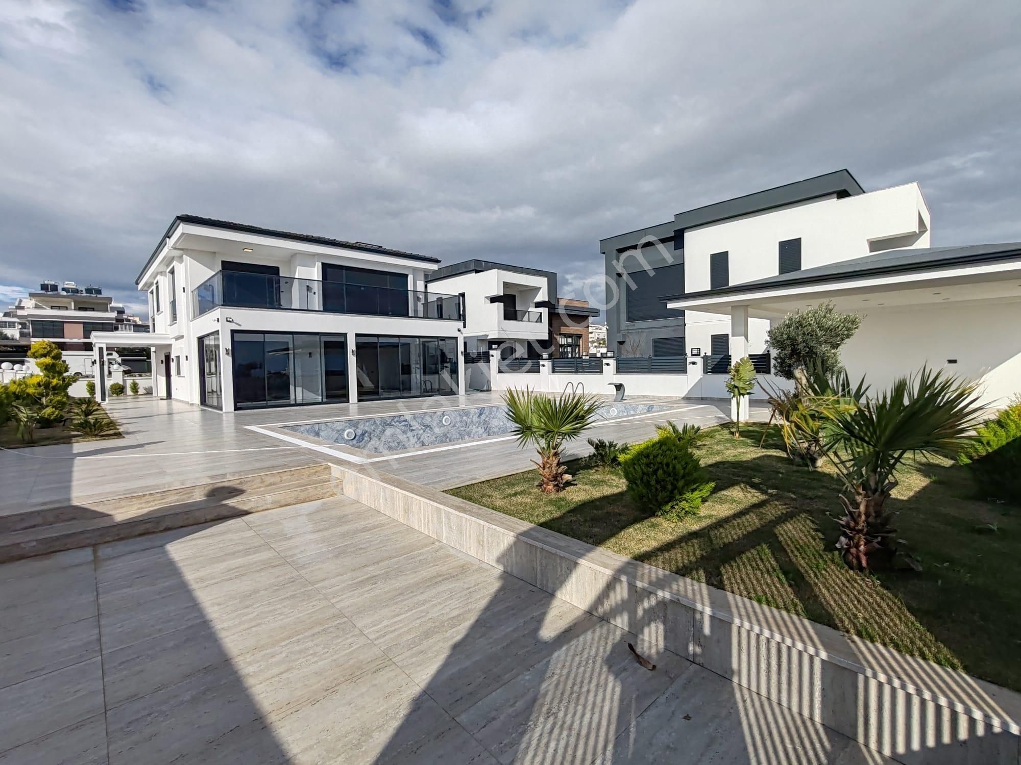 Didim Merkezde 4+1 Lüks Villa 600m2 Arsa İçinde - Görsel 2