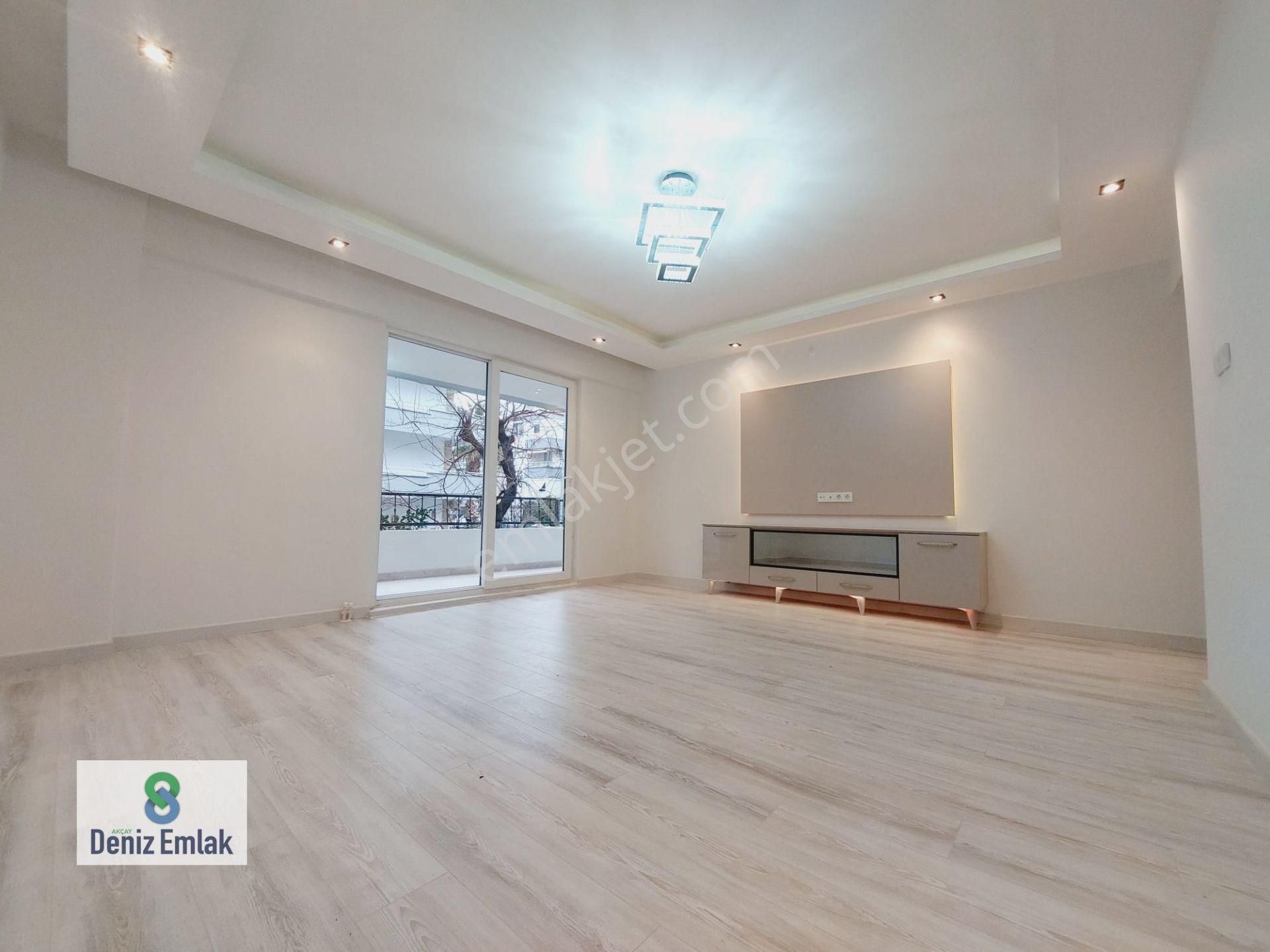 Denizden Akçayda Öncephe Komple Tadilatlı Satılık 3+1 Daire.