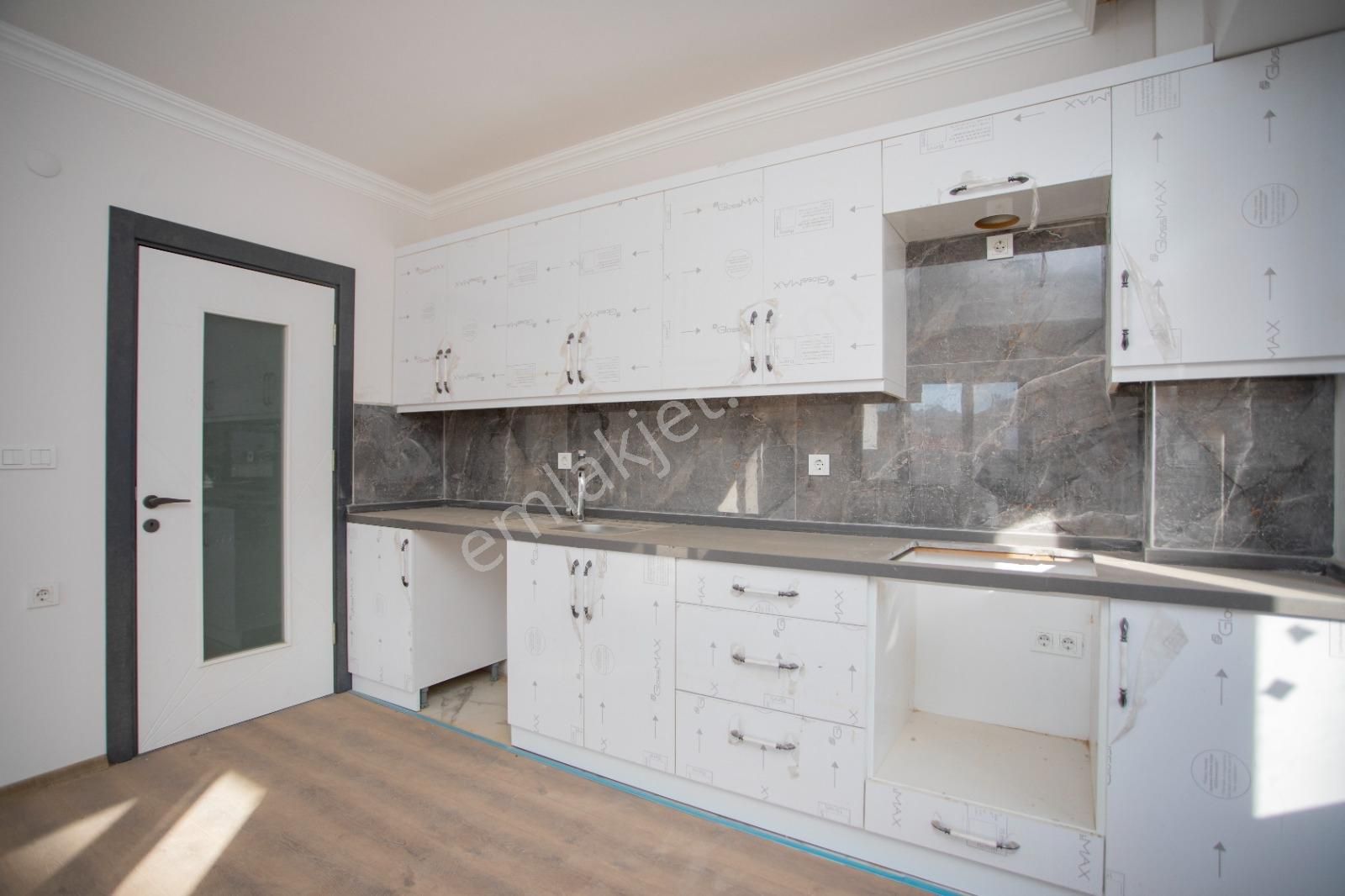 Foça Bağarası Kazım Dirik Mah. Anayola Yakın Kiralık 2+1 Daire - Görsel 35