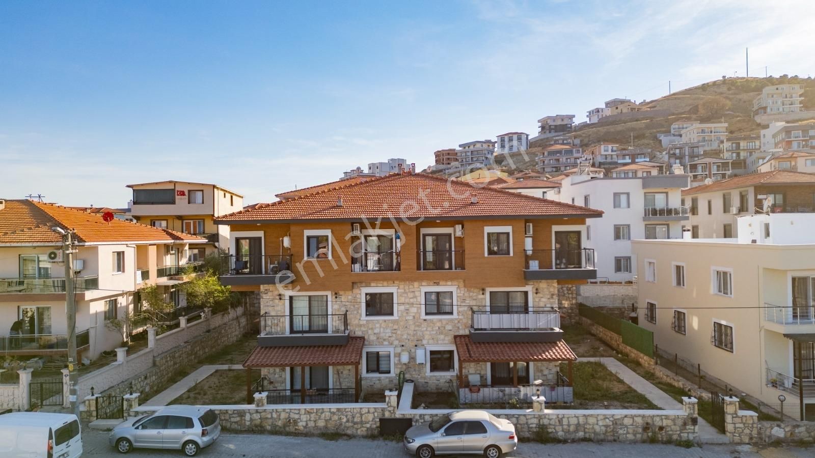 Foça Bağarası Kazım Dirik Mah. Anayola Yakın Kiralık 2+1 Daire