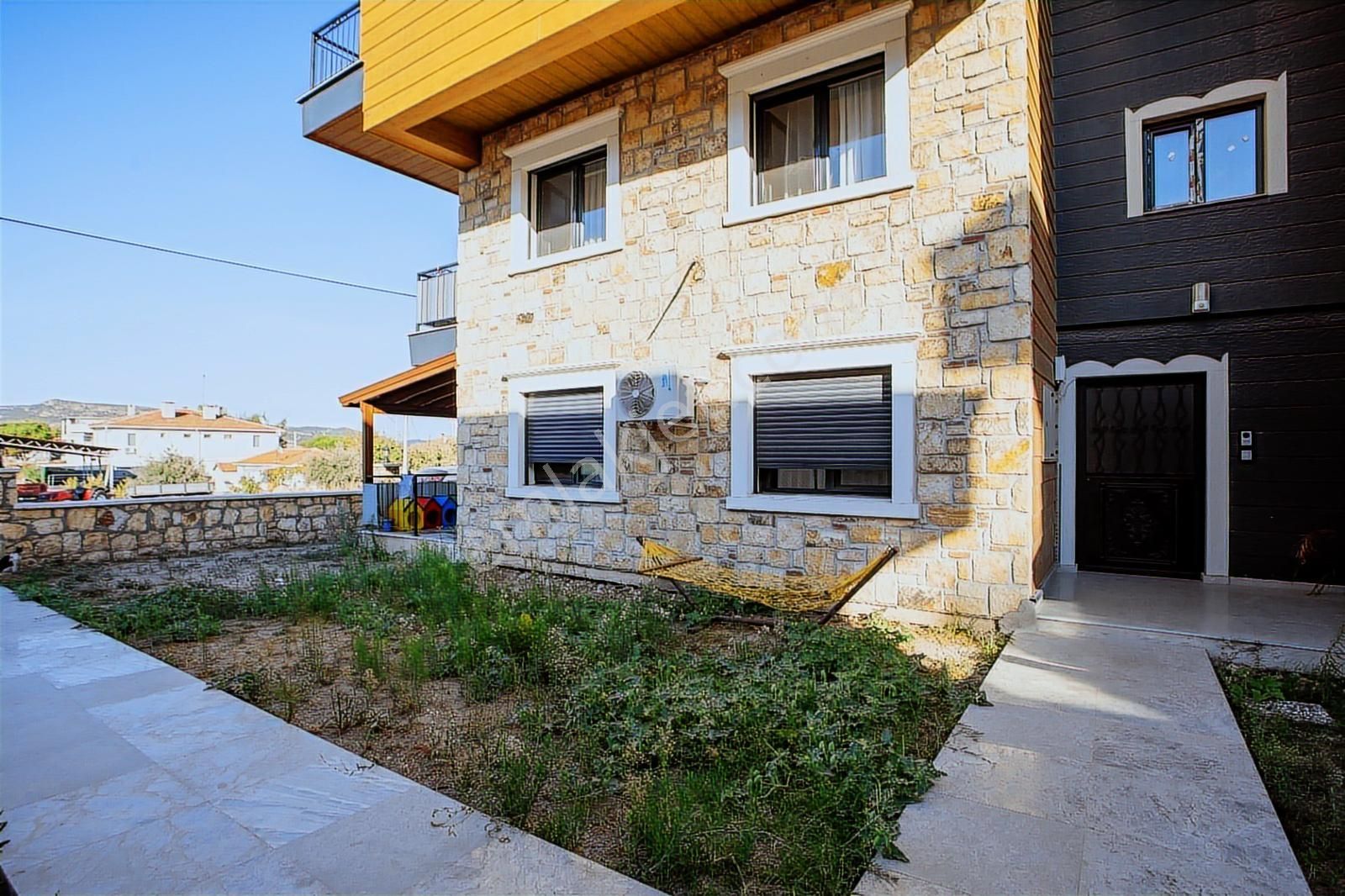 Foça Bağarası Kazım Dirik Mah. Anayola Yakın Kiralık 2+1 Daire - Görsel 22