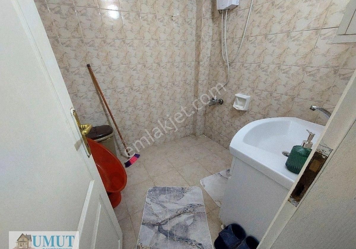 Gaziosmanpaşa Karayolları De Acil Satılık Kot 2 Toprak Tapulu Balkonlu 1+1 60 M2 - Görsel 4