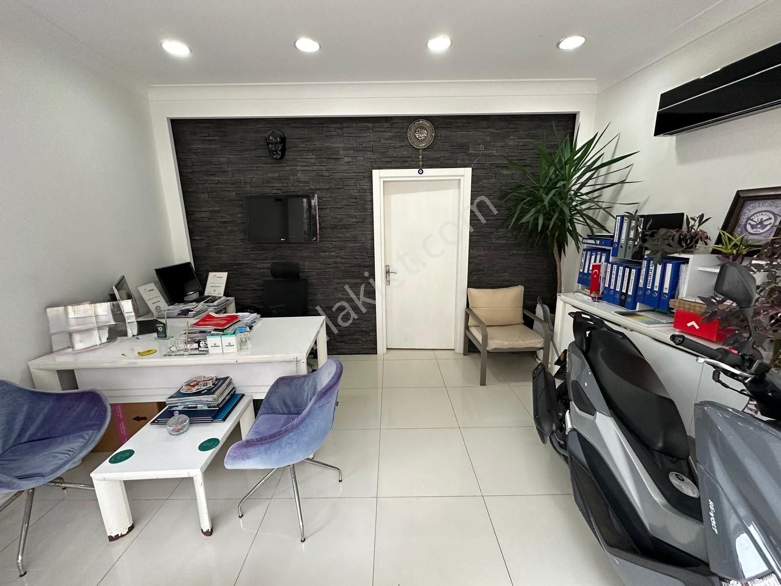 Maltepe Feyzullah Mah'de Satılık Çok Amaçlı Dükkan