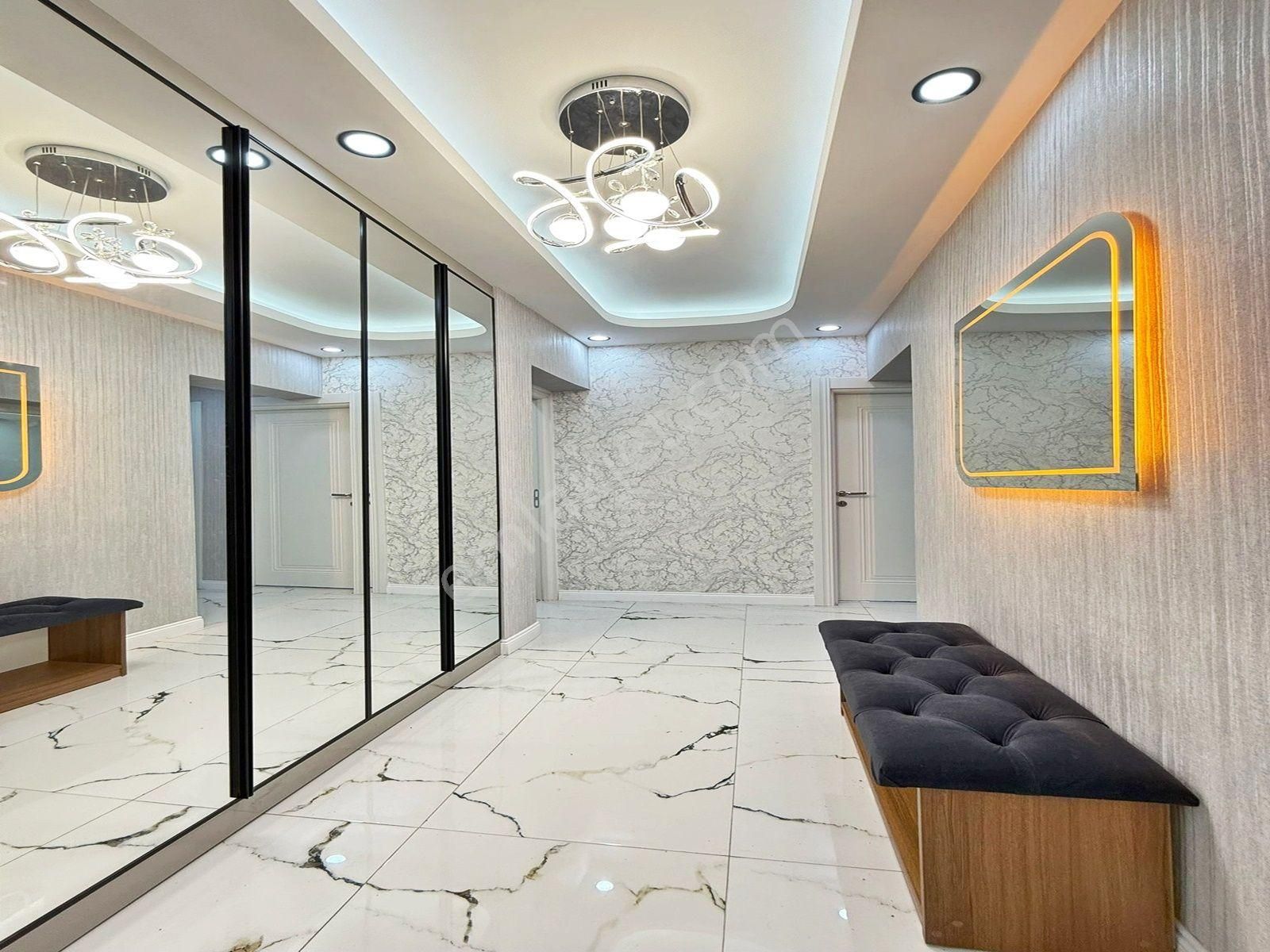 Şahane Yapı'dan Şık Tasarımlı Metrobüse Sadece 7 Dk Mesafede Satılık Daire!!!