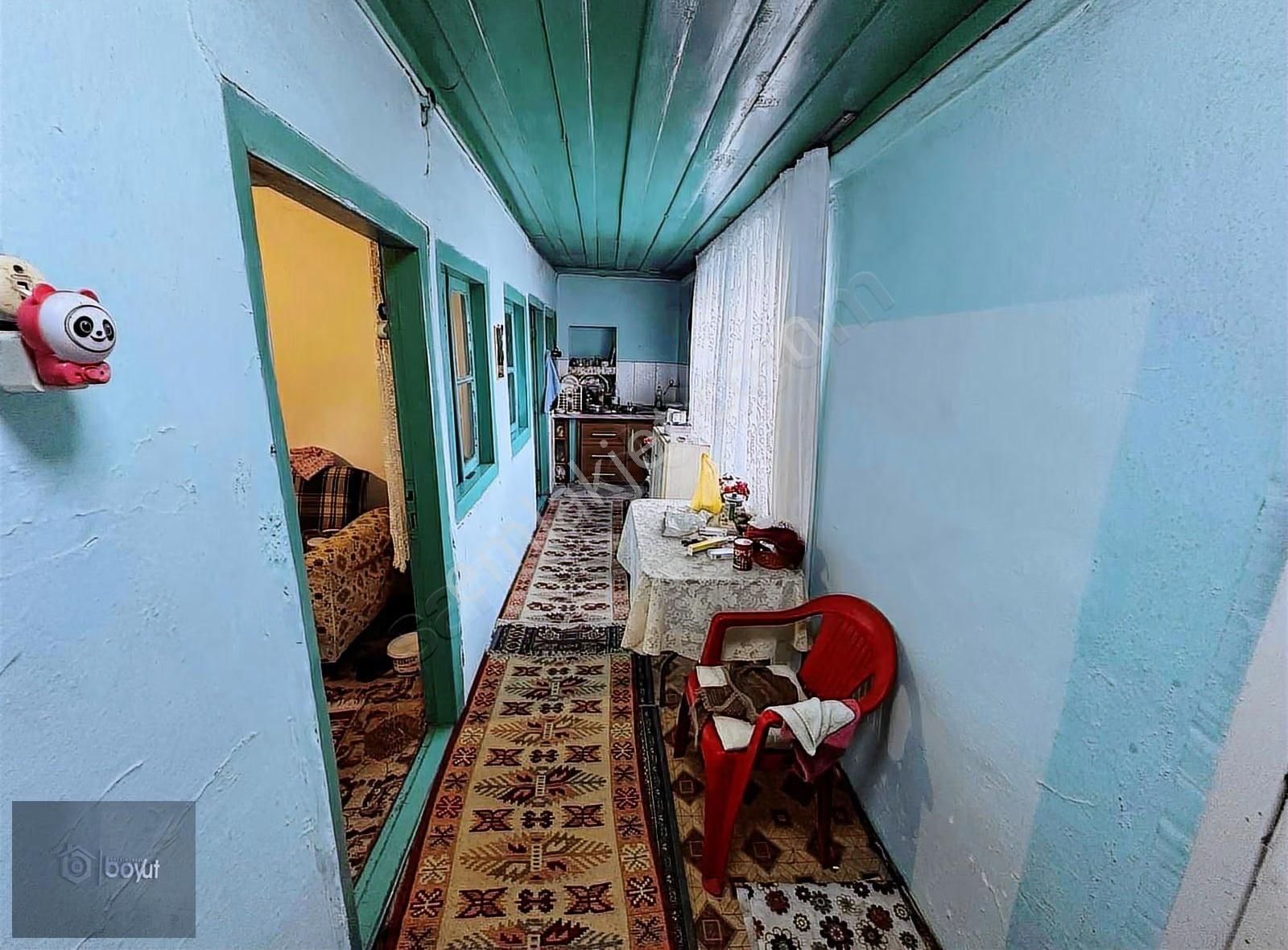 Boyut'tan Tek Yetkili 334m2 Net Arsası Olan Müstakil Köy Evi - Görsel 9