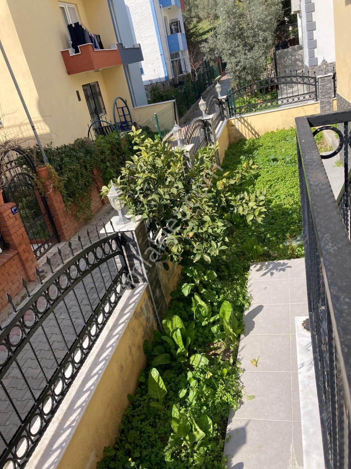 Kuşadası Bayraklıdedede Deniz Manzaralı Eşyalı 3+1 Villa - Görsel 4