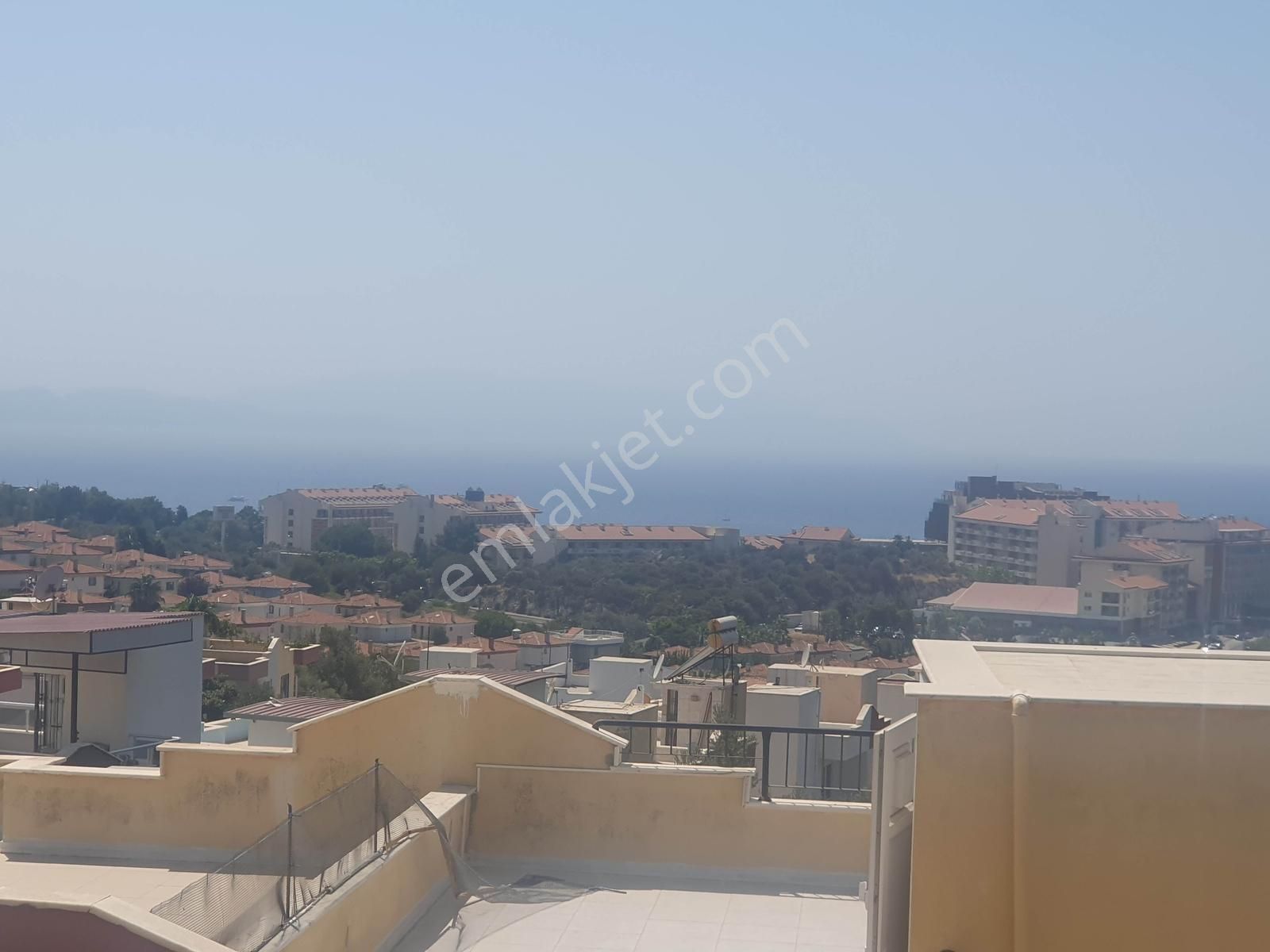 Kuşadası Bayraklıdedede Deniz Manzaralı Eşyalı 3+1 Villa