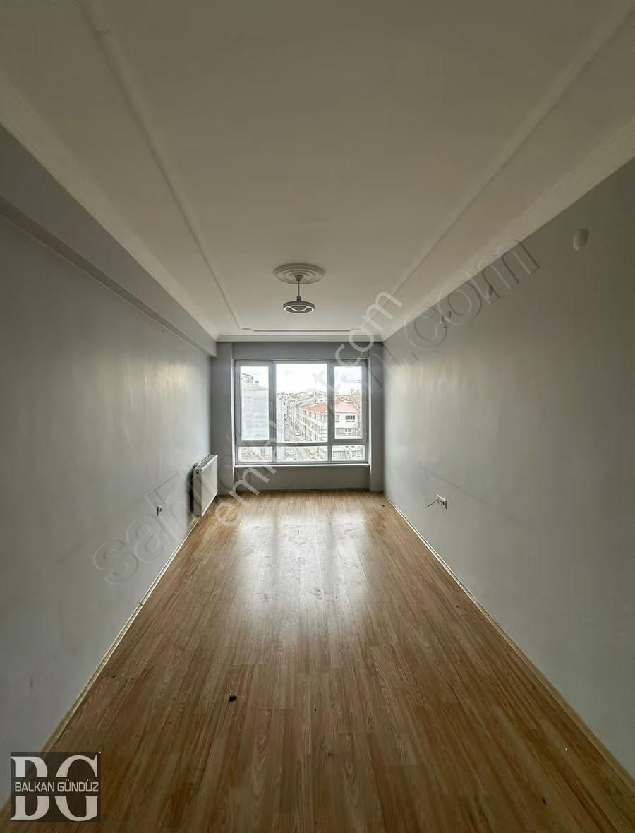 Balkan Gündüz'den Eğitimciler Cad. Üzerinde Satılık 2+1 Daire